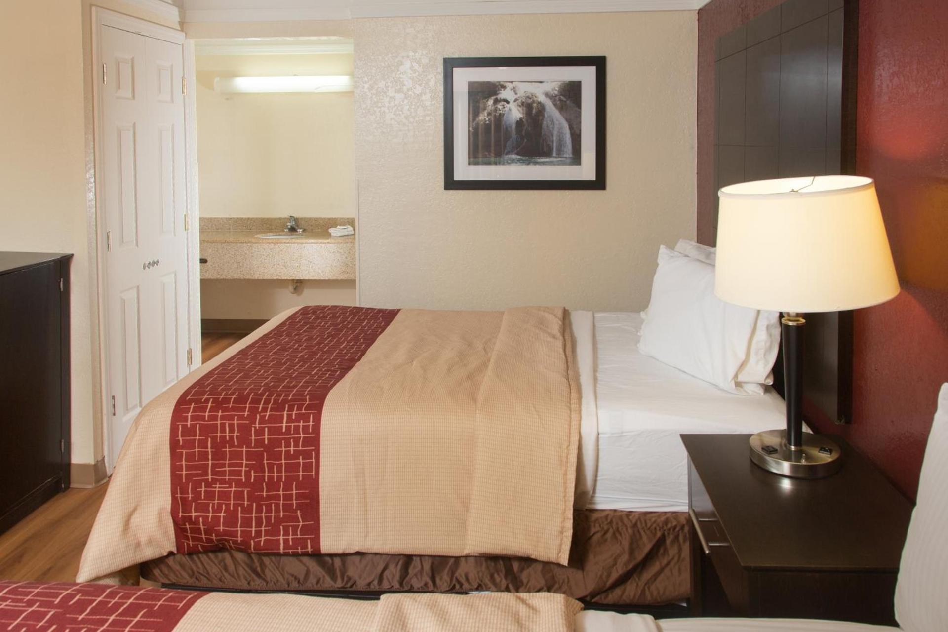 Red Roof Inn Ardmore photo 10