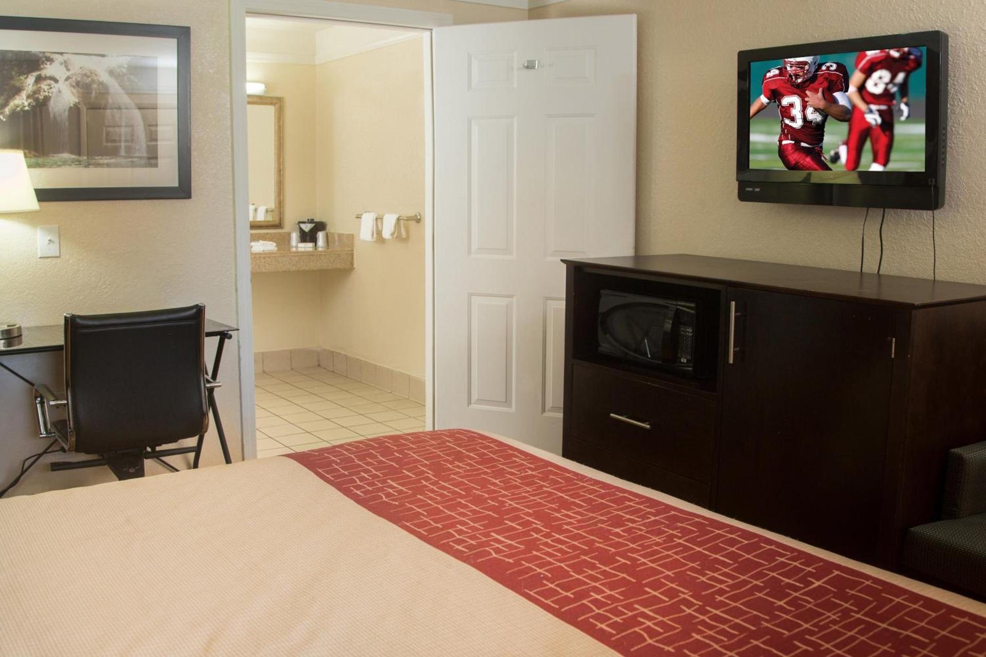 Red Roof Inn Ardmore photo 12