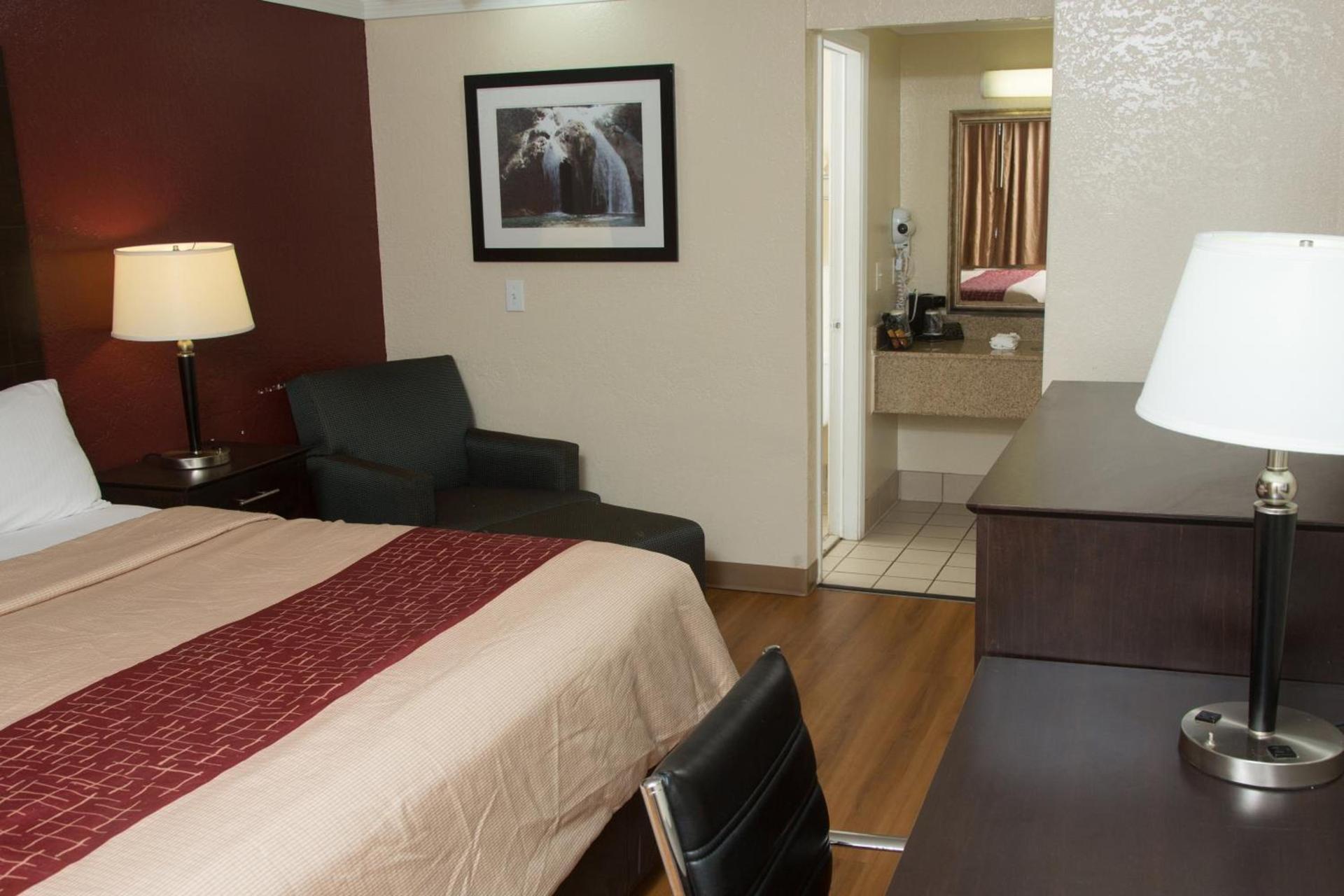 Red Roof Inn Ardmore photo 15