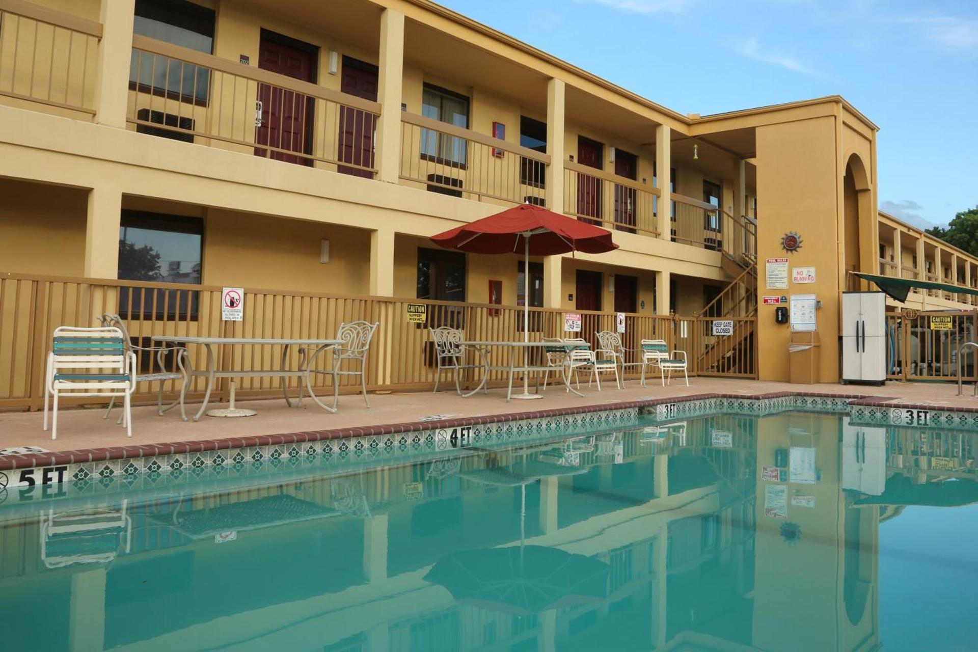 Red Roof Inn Ardmore photo 5