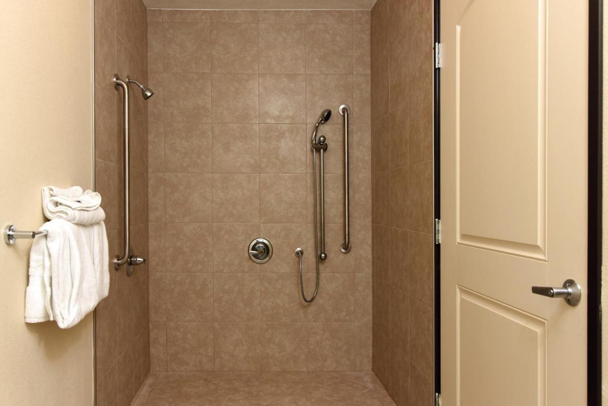 Red Roof Inn Bakersfield photo 9