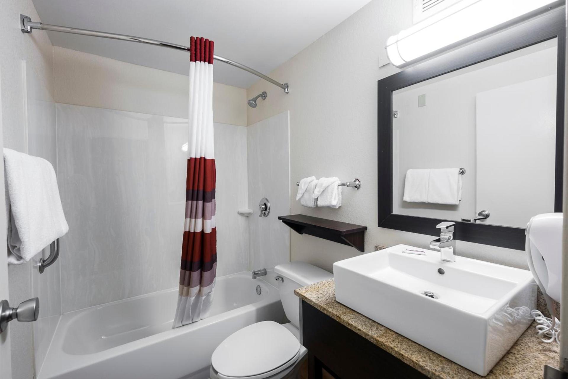 Red Roof Inn PLUS+ Boston - Woburn/ Burlington photo 32