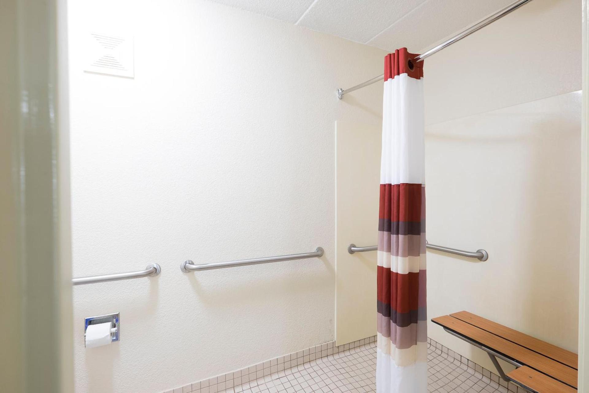 Red Roof Inn Parsippany photo 28