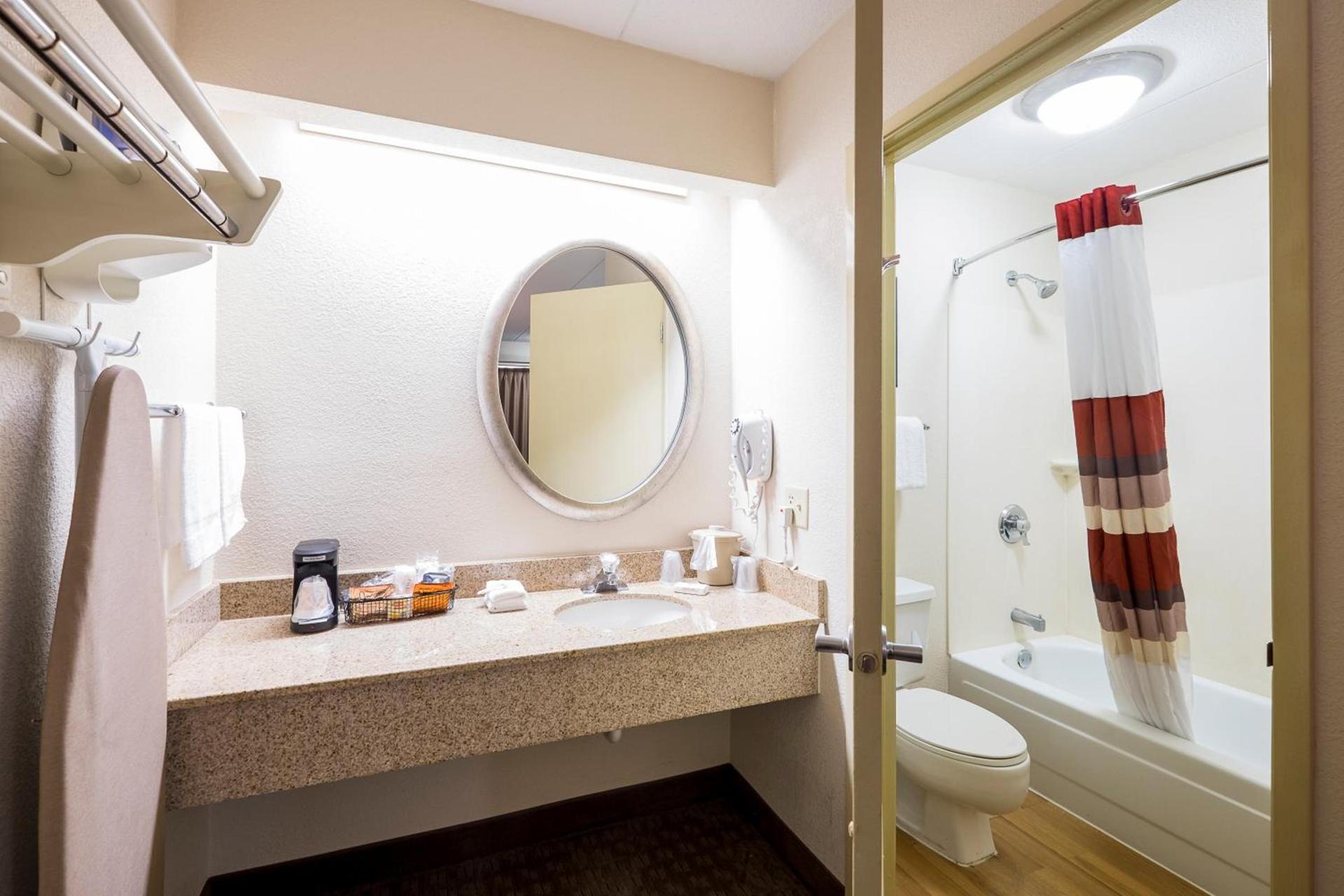 Red Roof Inn Parsippany photo 24
