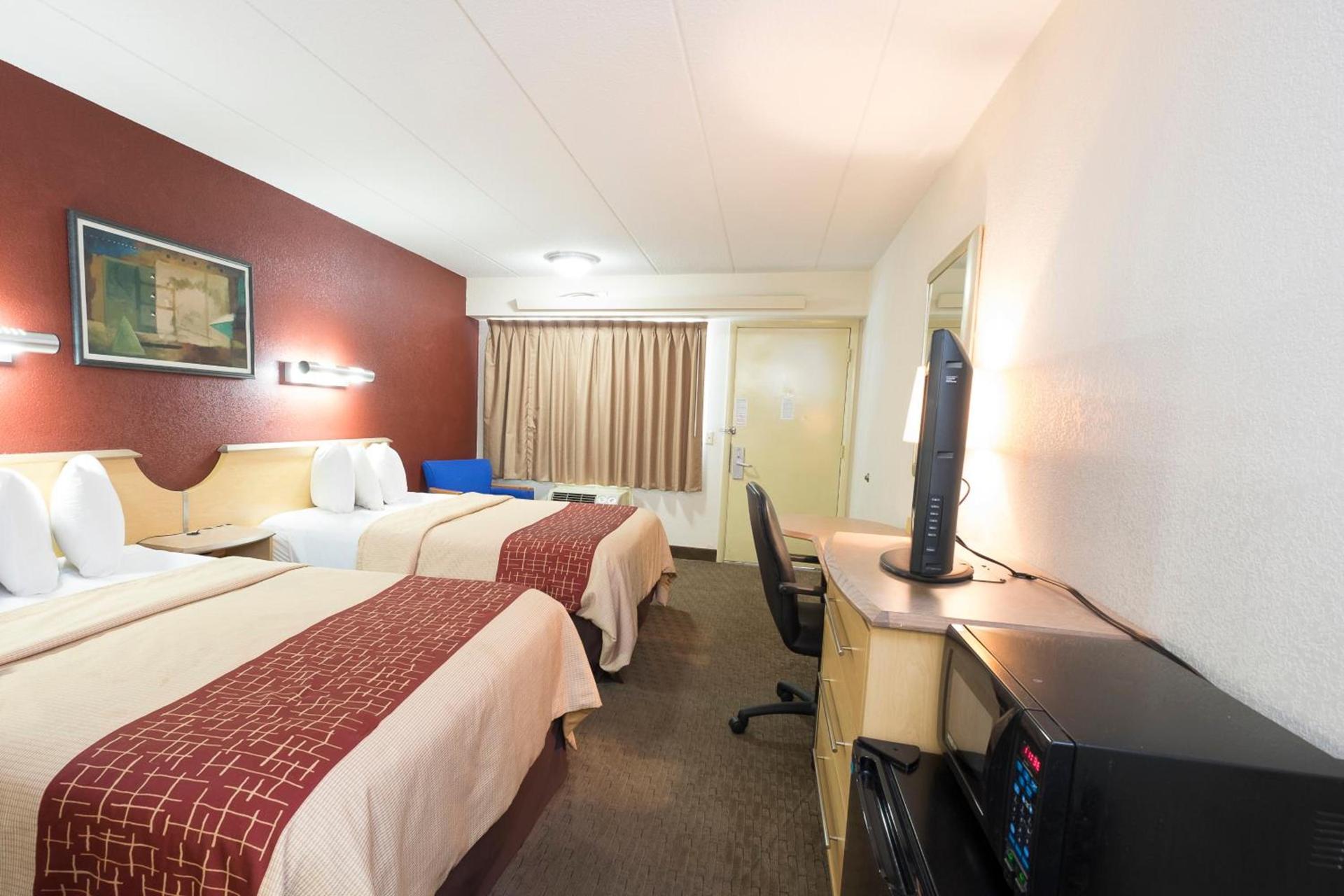 Red Roof Inn Parsippany photo 9