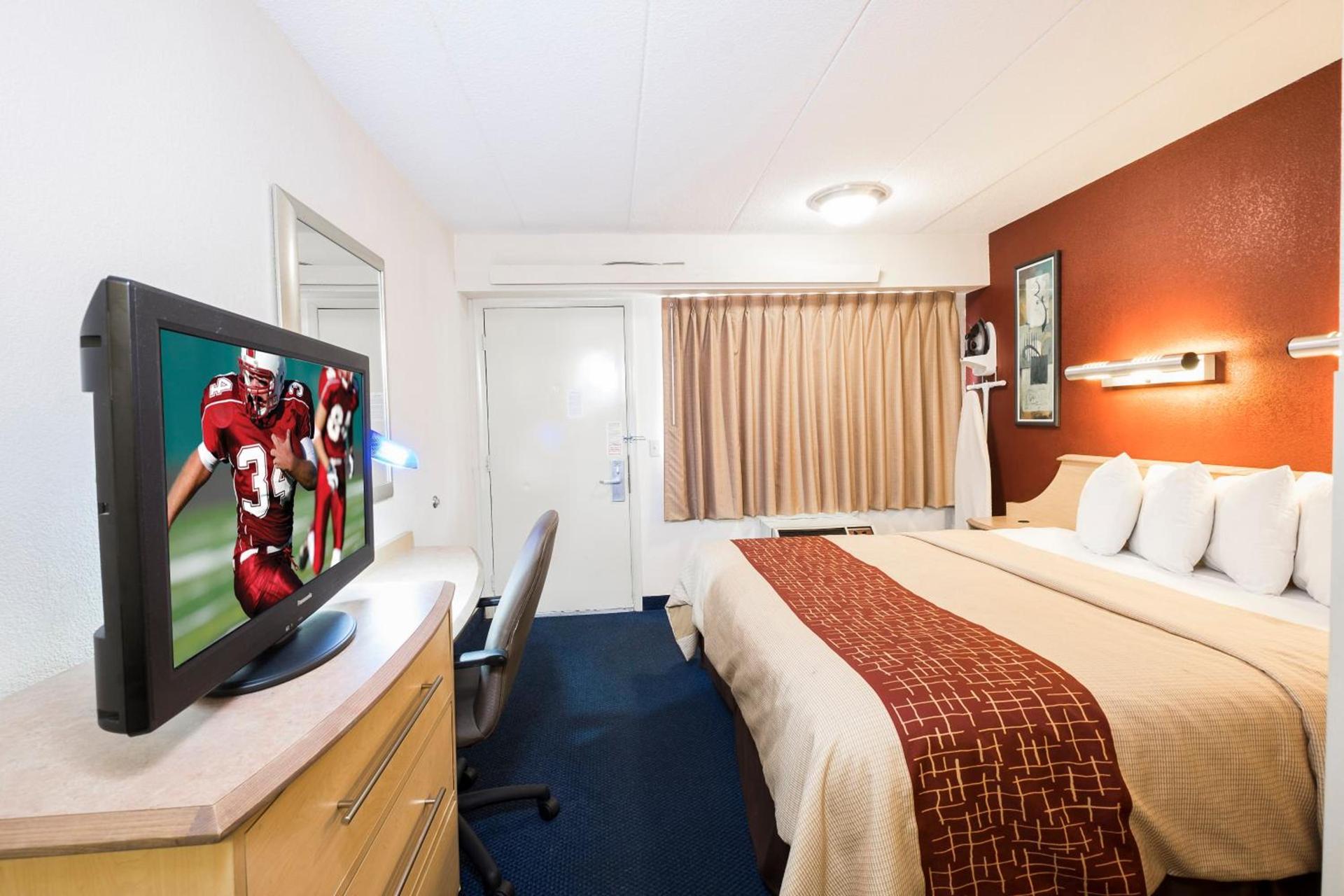 Red Roof Inn Parsippany photo 13