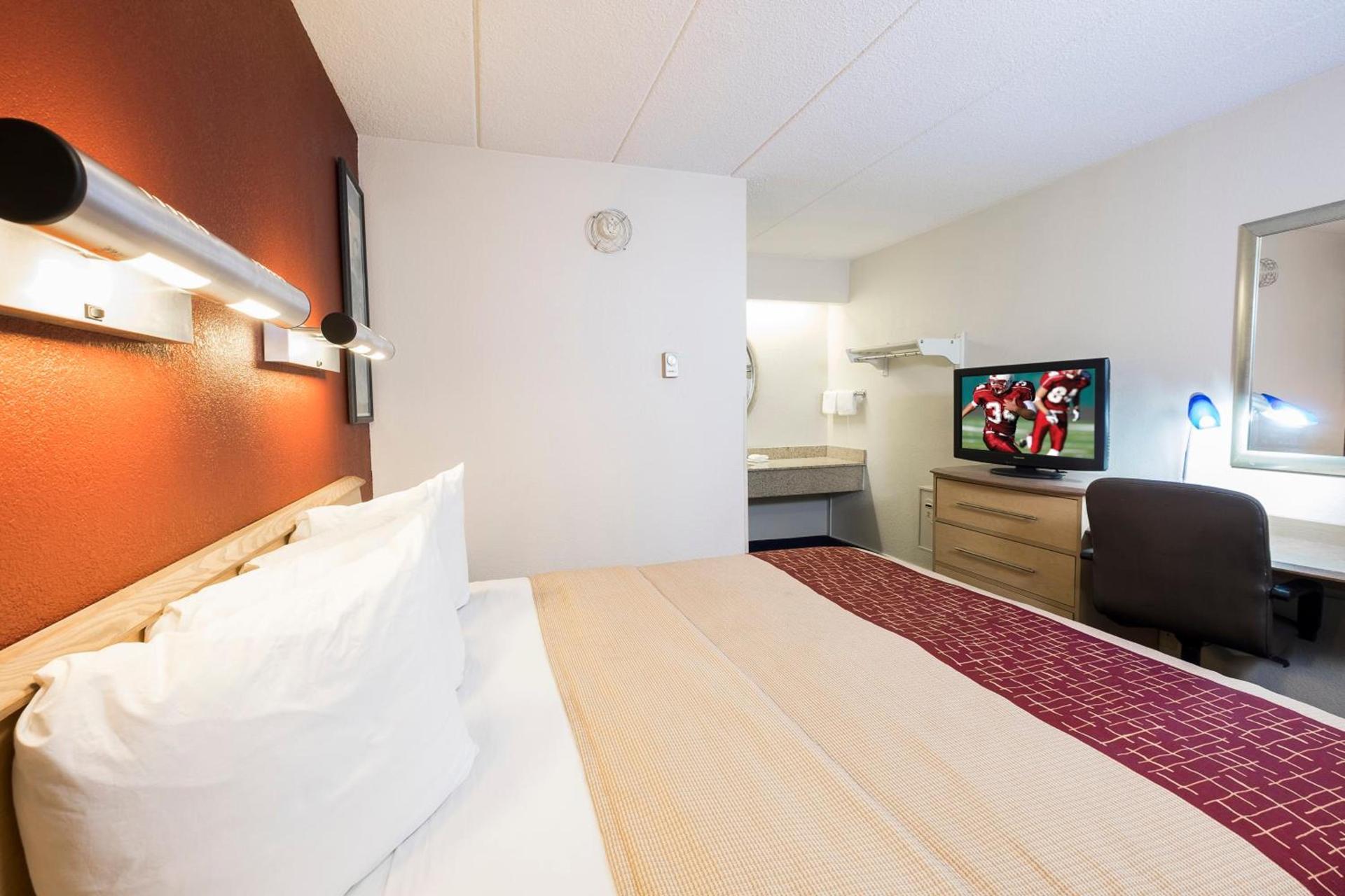 Red Roof Inn Parsippany photo 12