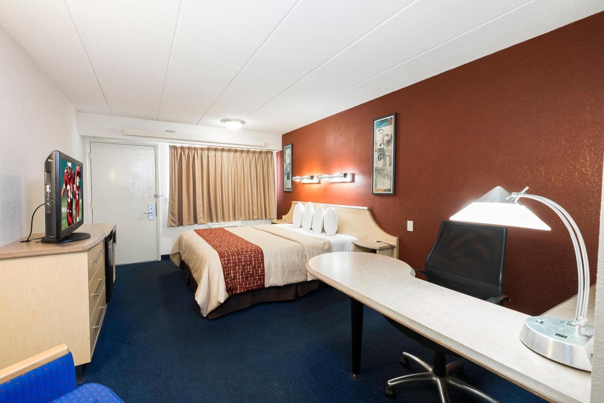 Red Roof Inn Parsippany photo 14