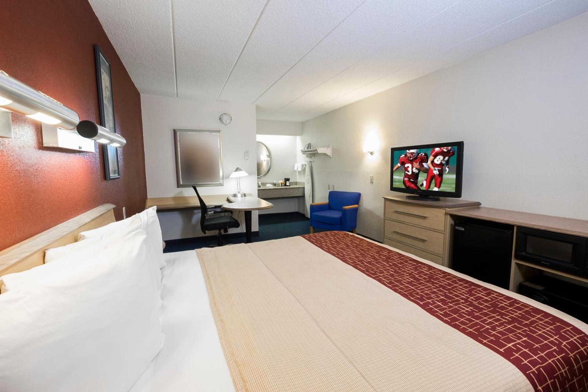 Red Roof Inn Parsippany photo 16