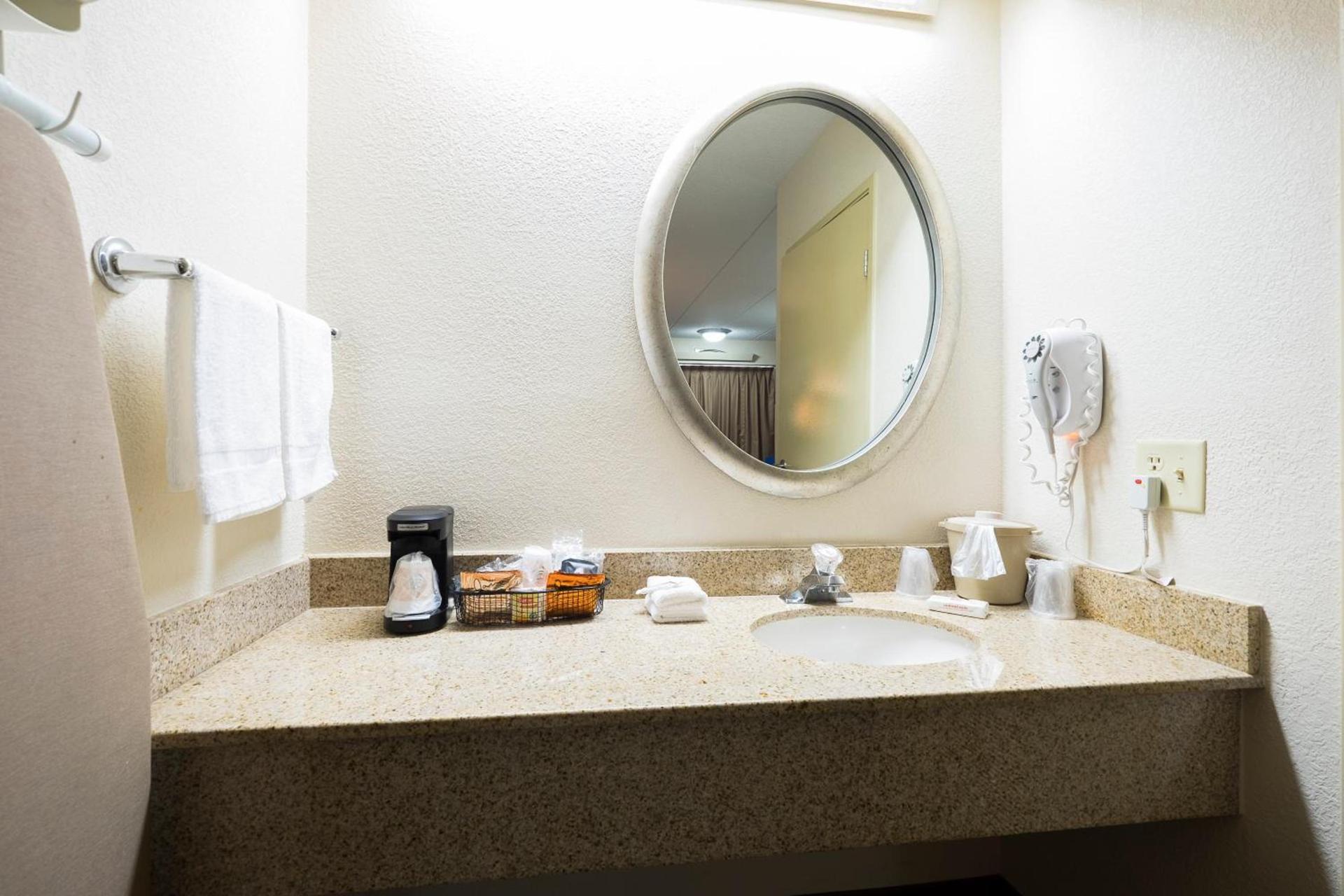 Red Roof Inn Parsippany photo 23
