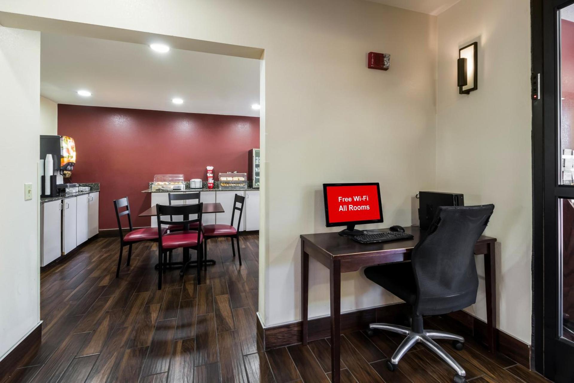 Red Roof Inn Murfreesboro photo 15