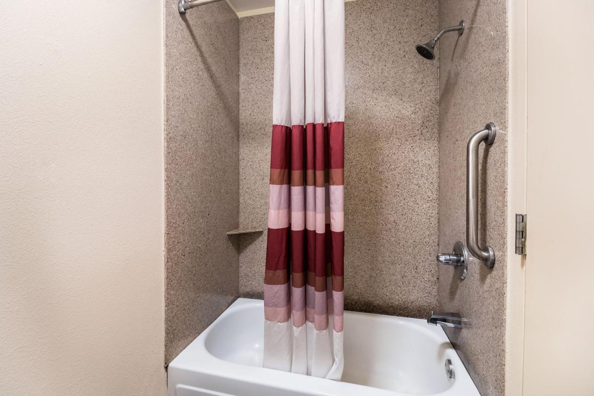 Red Roof Inn Murfreesboro photo 23