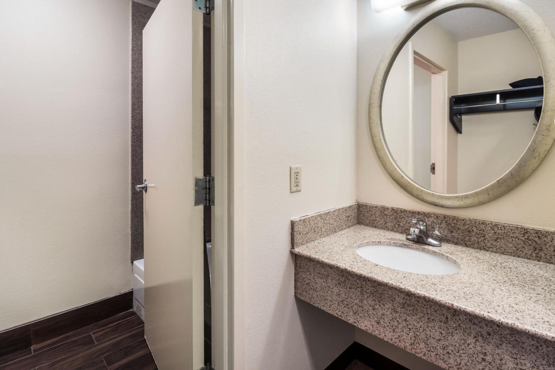 Red Roof Inn Murfreesboro photo 22