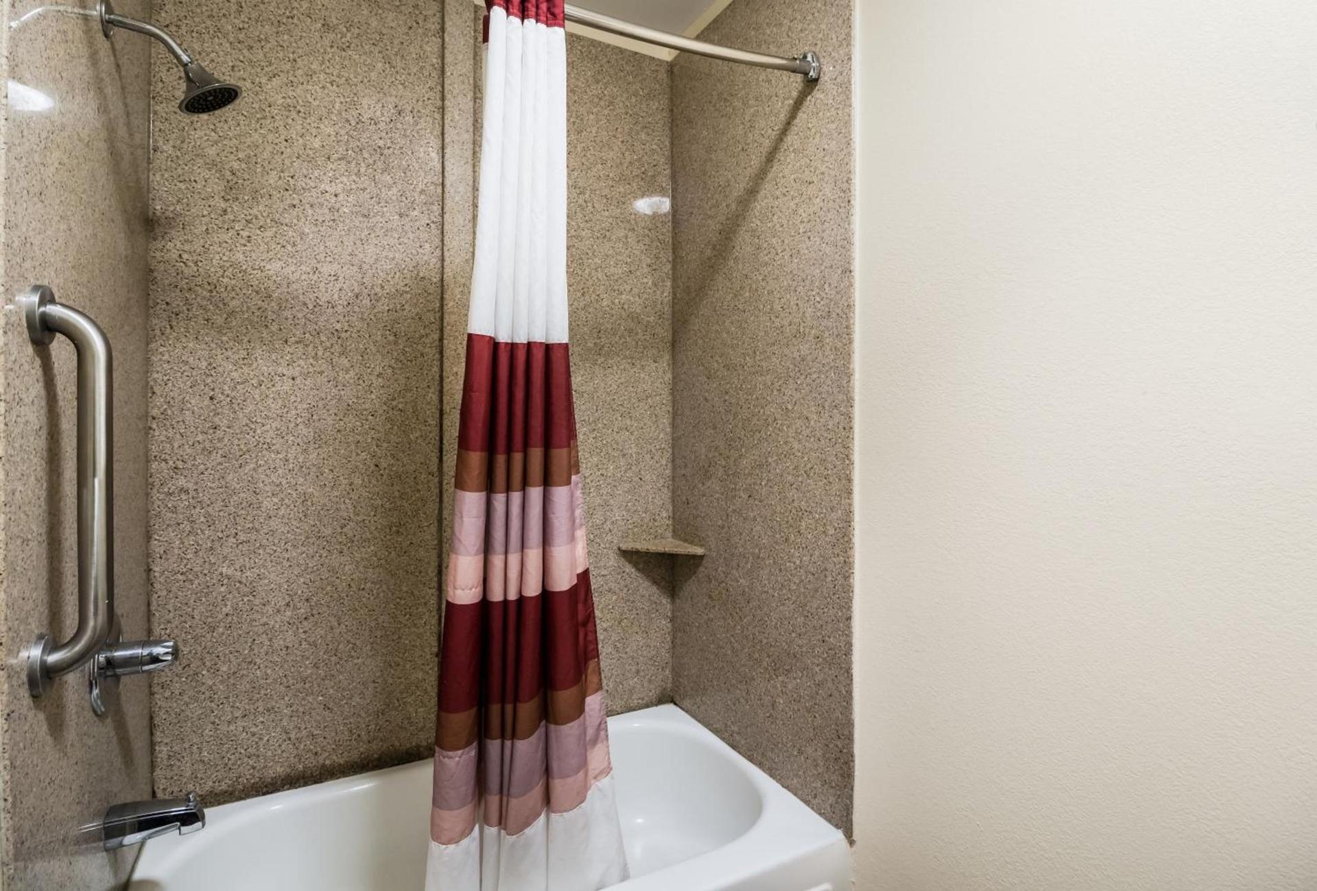 Red Roof Inn Murfreesboro photo 25