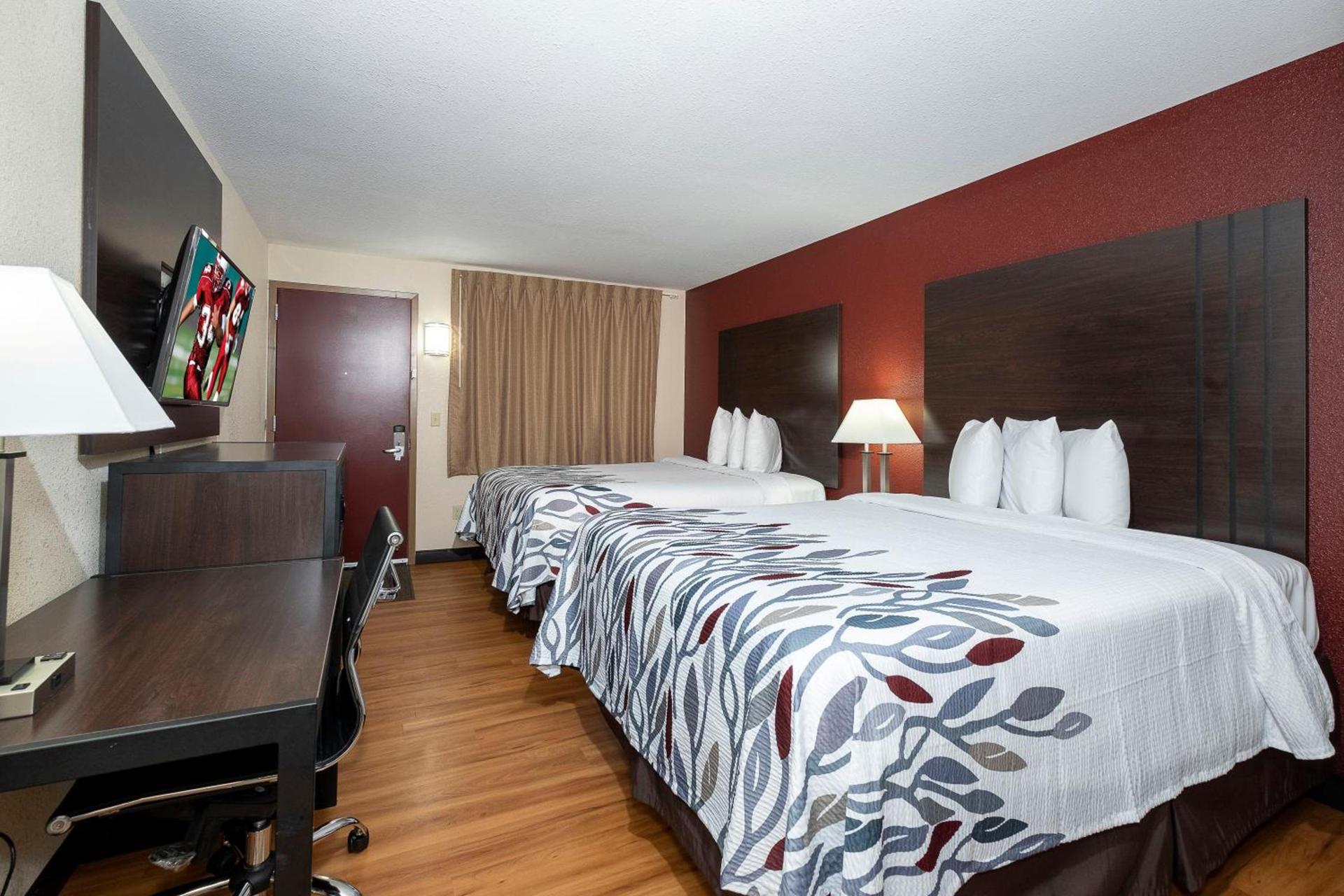 Red Roof Inn Freehold photo 23