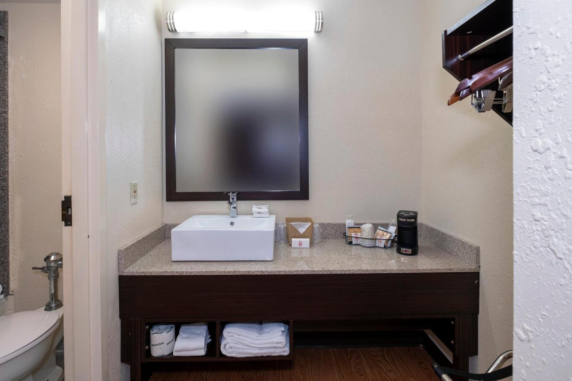 Red Roof Inn Kenly - I-95 photo 20