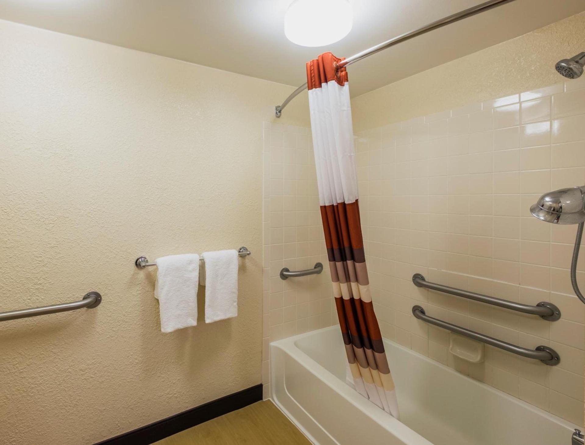Red Roof Inn Indianapolis South photo 23