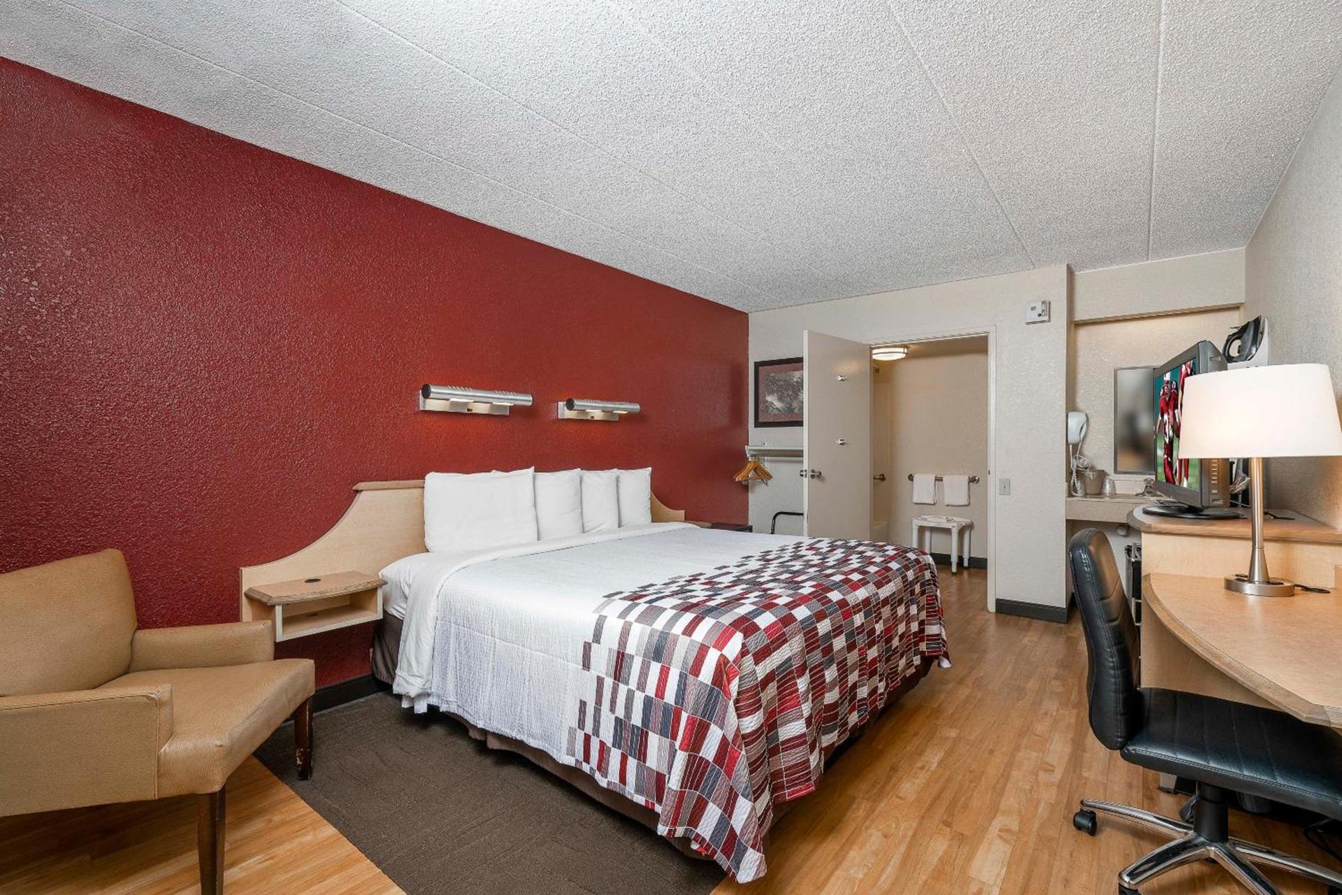 Red Roof Inn Indianapolis South photo 19