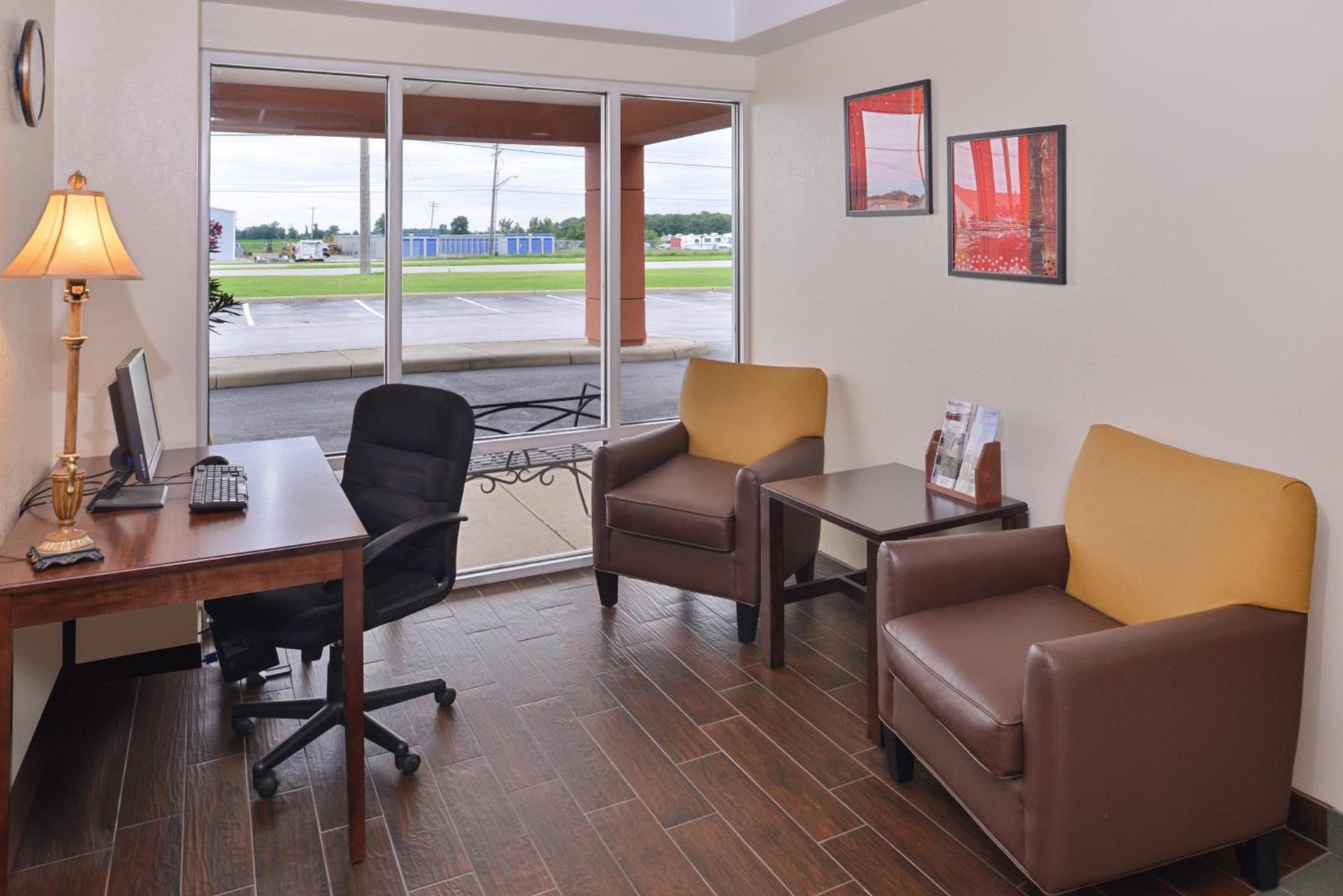 Red Roof Inn Clyde photo 17