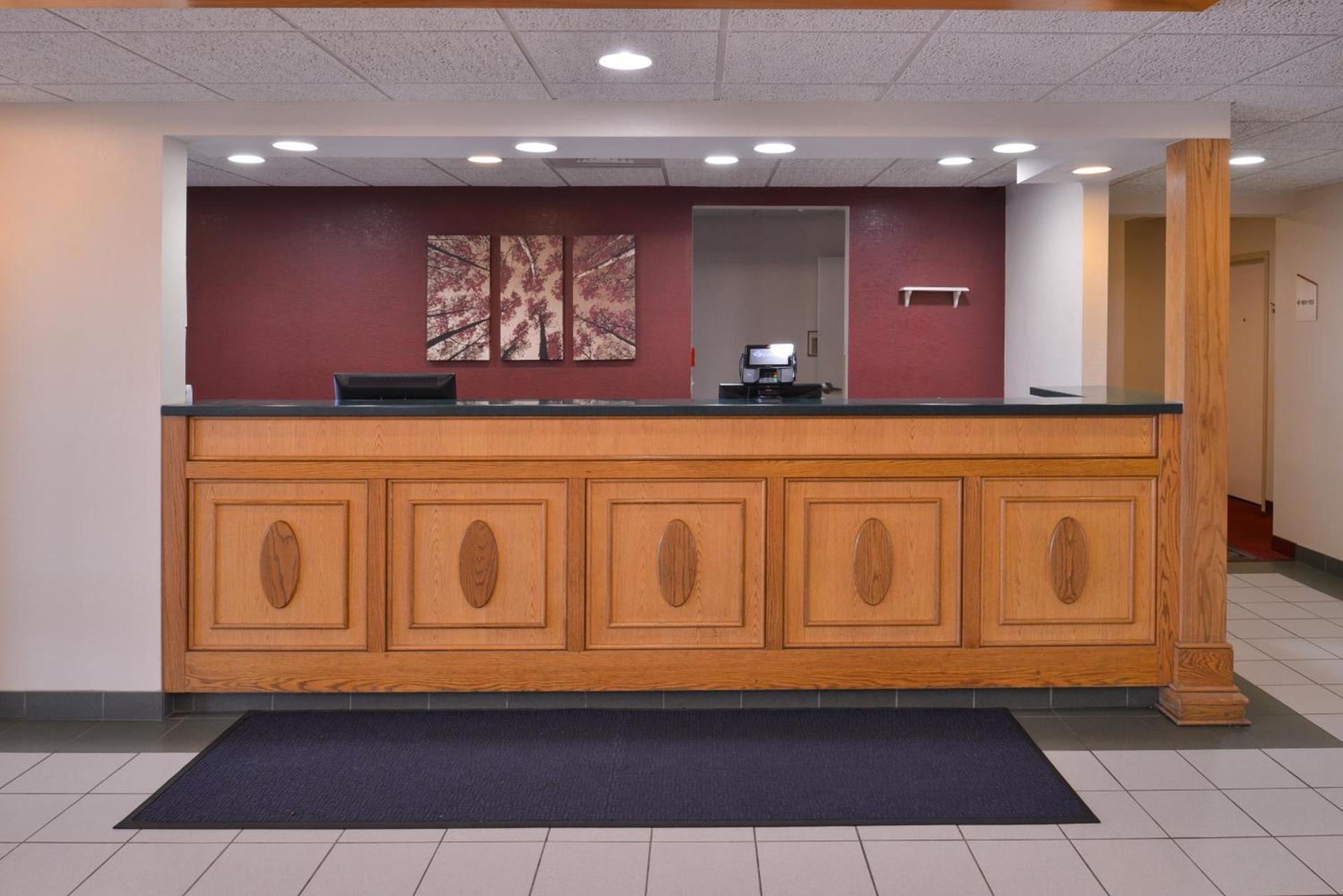 Red Roof Inn Clyde photo 5
