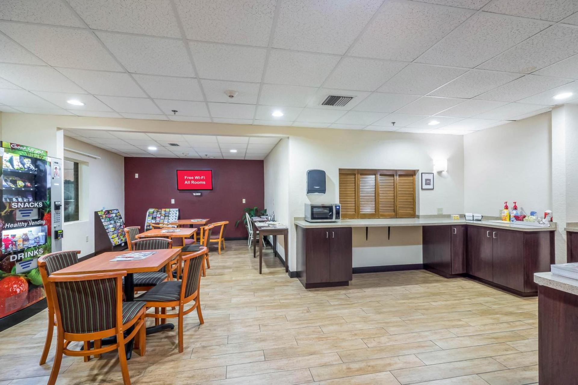 Red Roof Inn Ocala photo 28