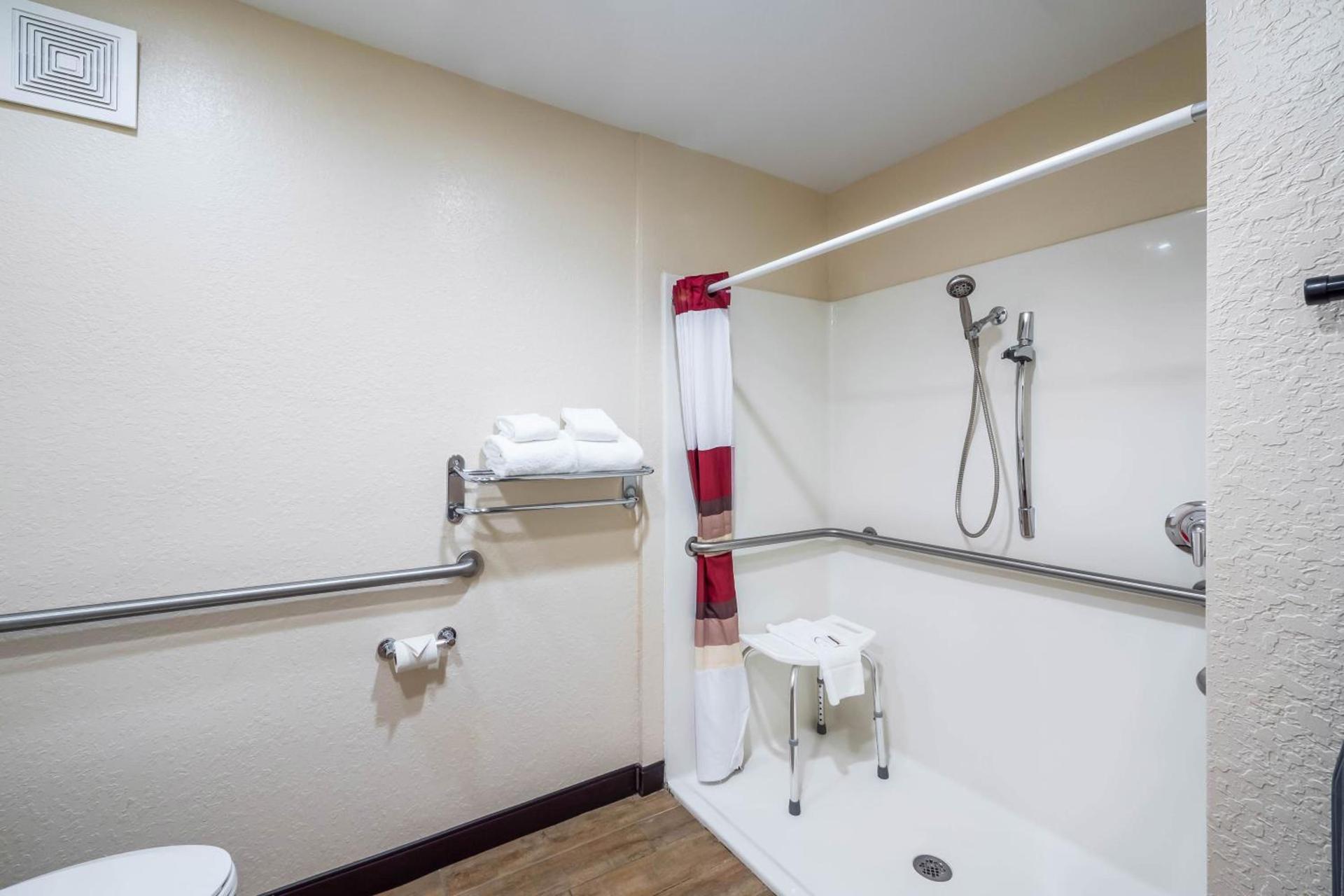 Red Roof Inn Ocala photo 19