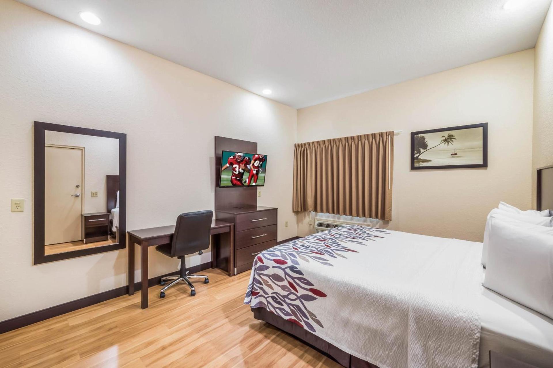 Red Roof Inn Ocala photo 2