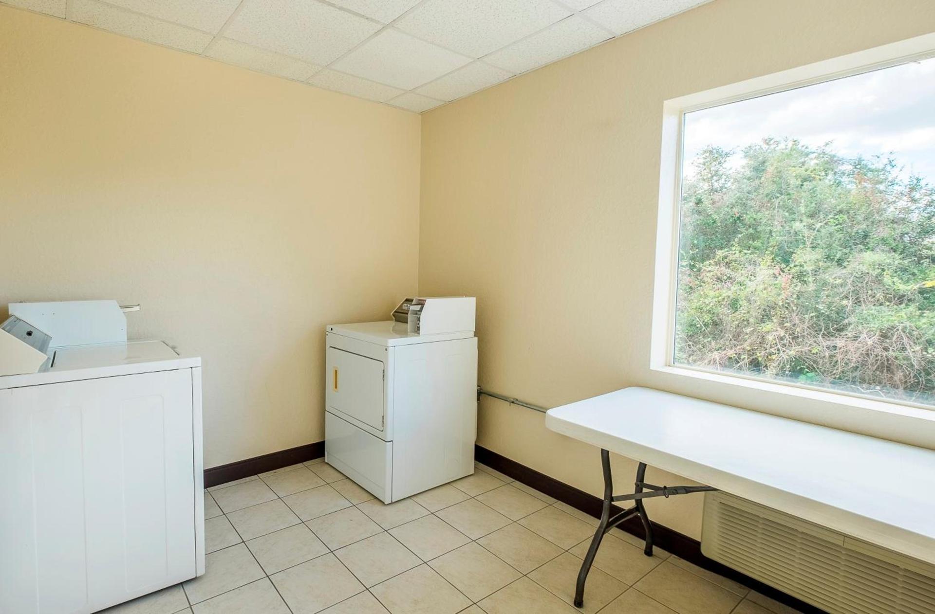Red Roof Inn Ocala photo 31