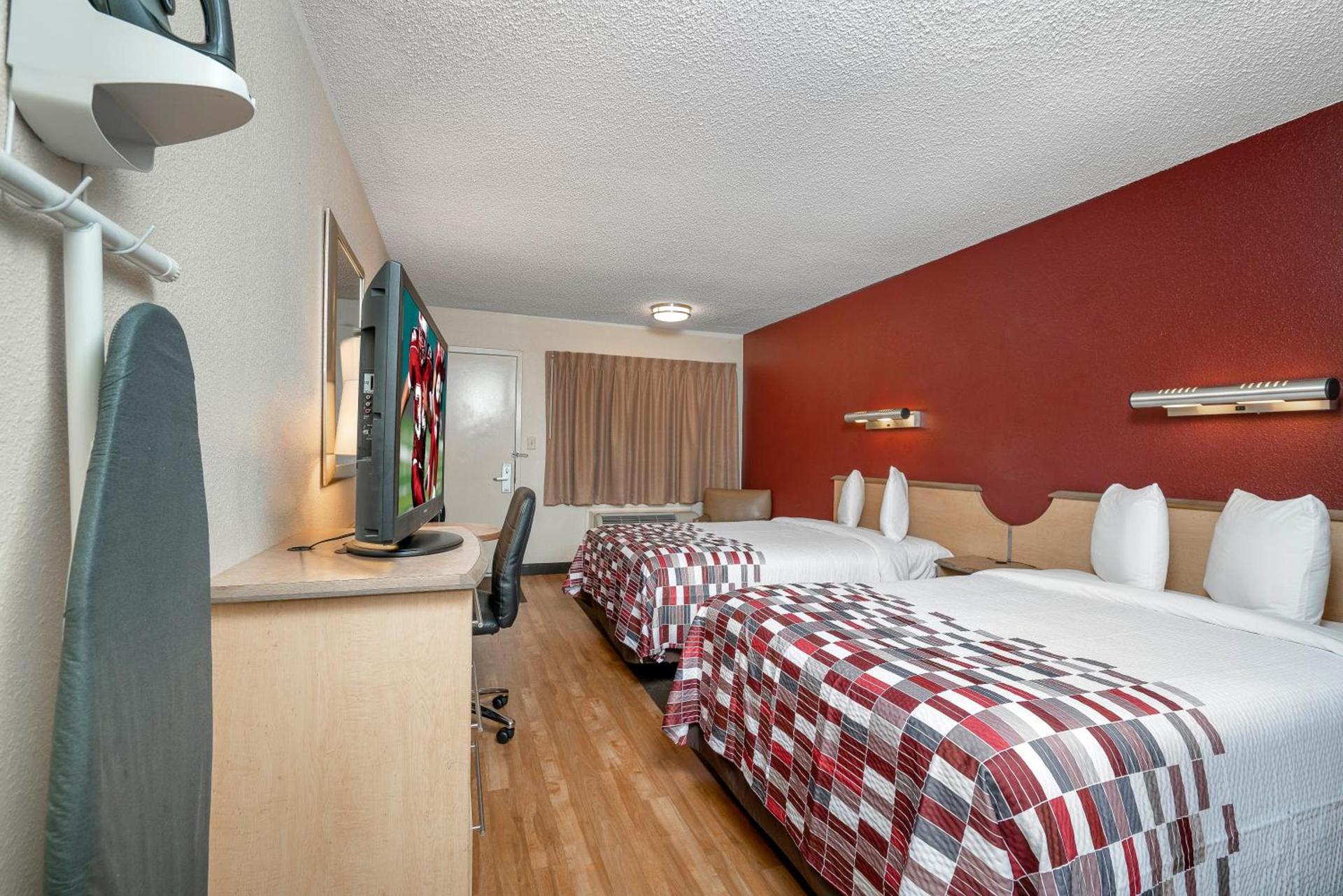 Red Roof Inn Syracuse photo 10