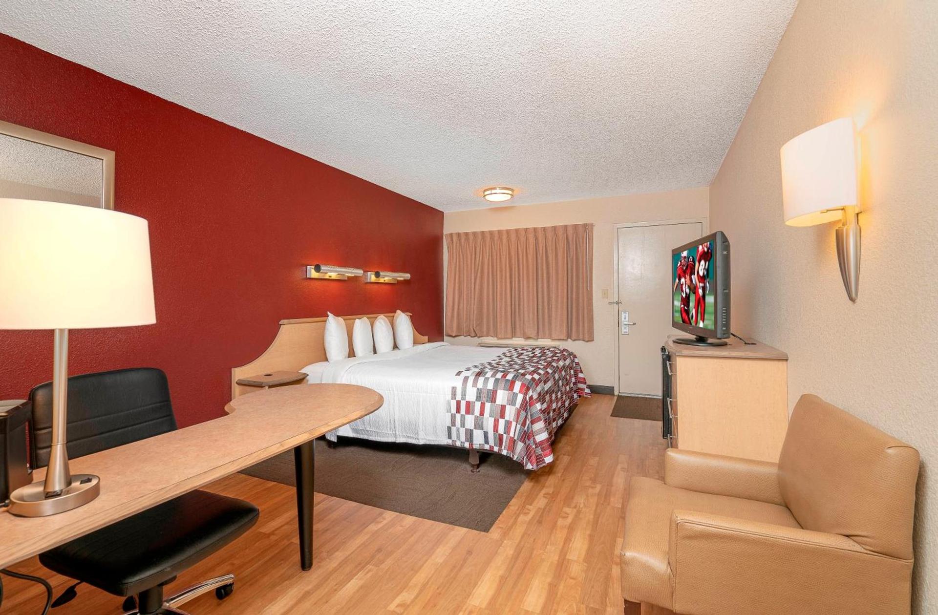 Red Roof Inn Syracuse photo 6