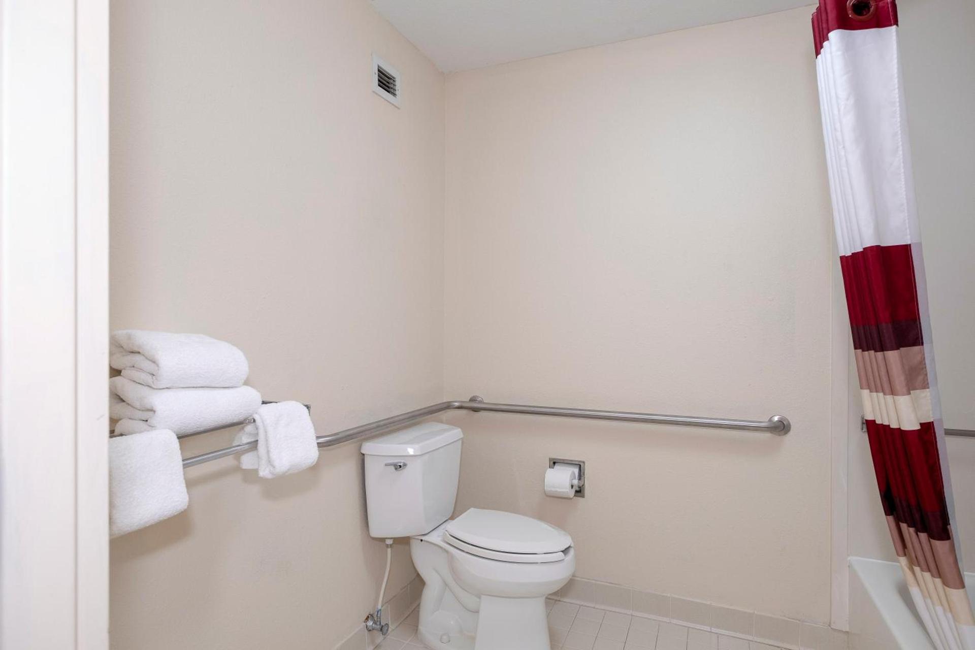 Red Roof Inn Prattville photo 40