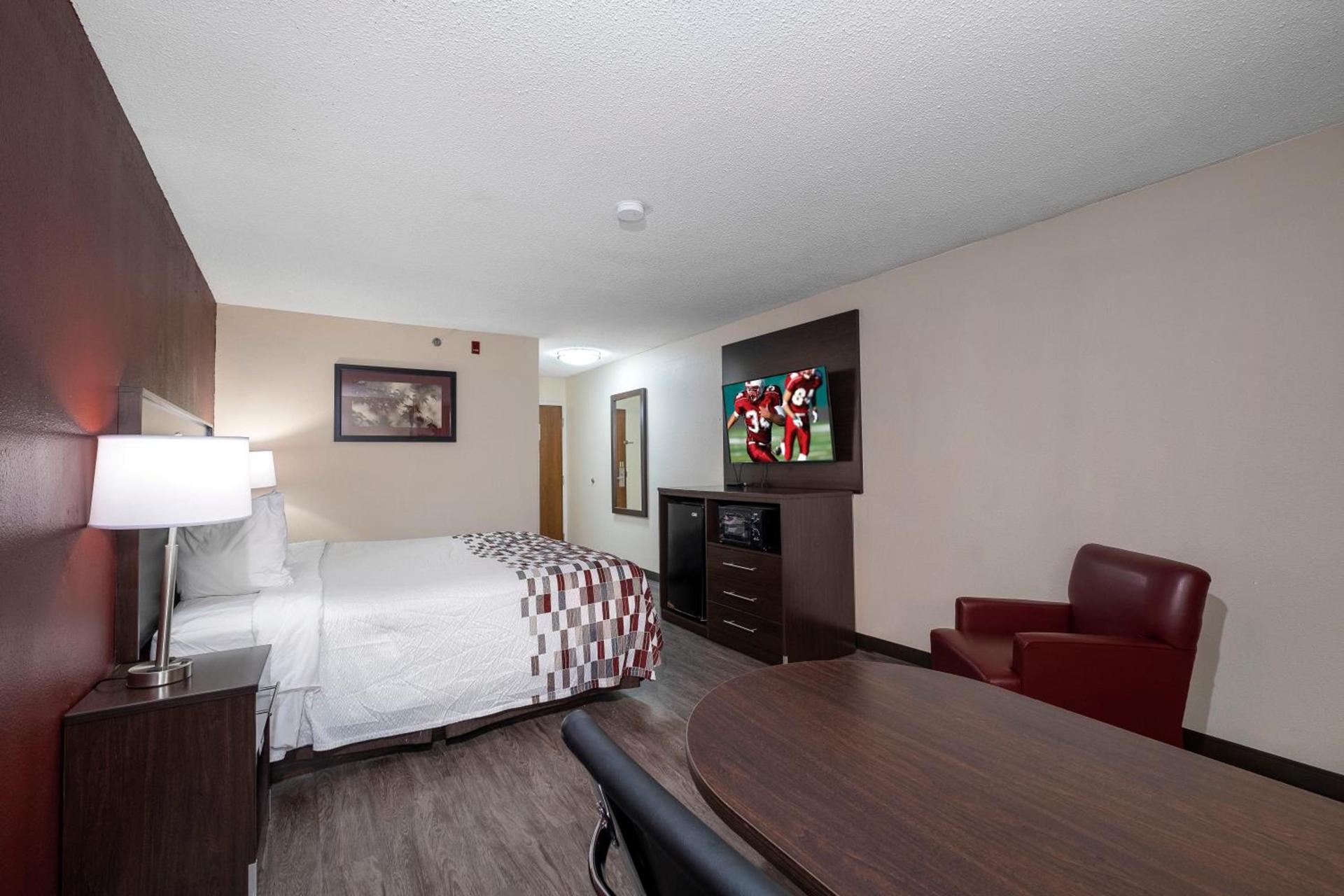 Red Roof Inn Prattville photo 16