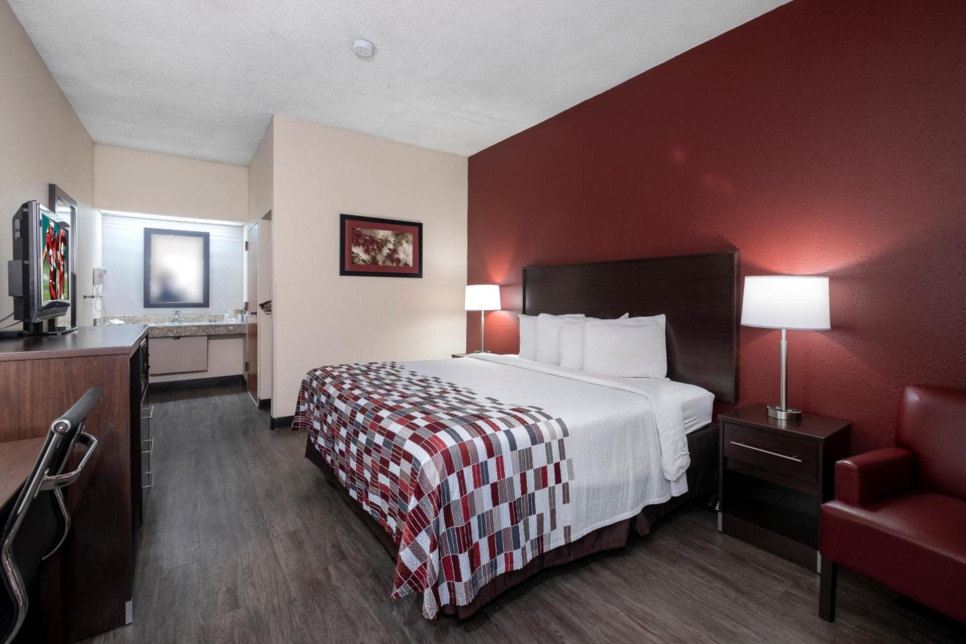 Red Roof Inn Prattville photo 25