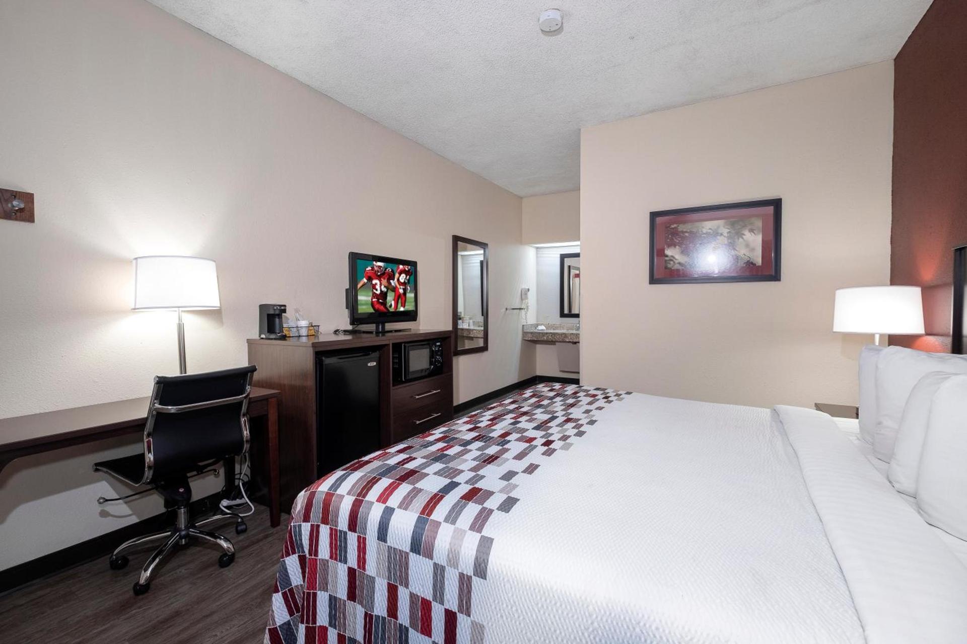 Red Roof Inn Prattville photo 27