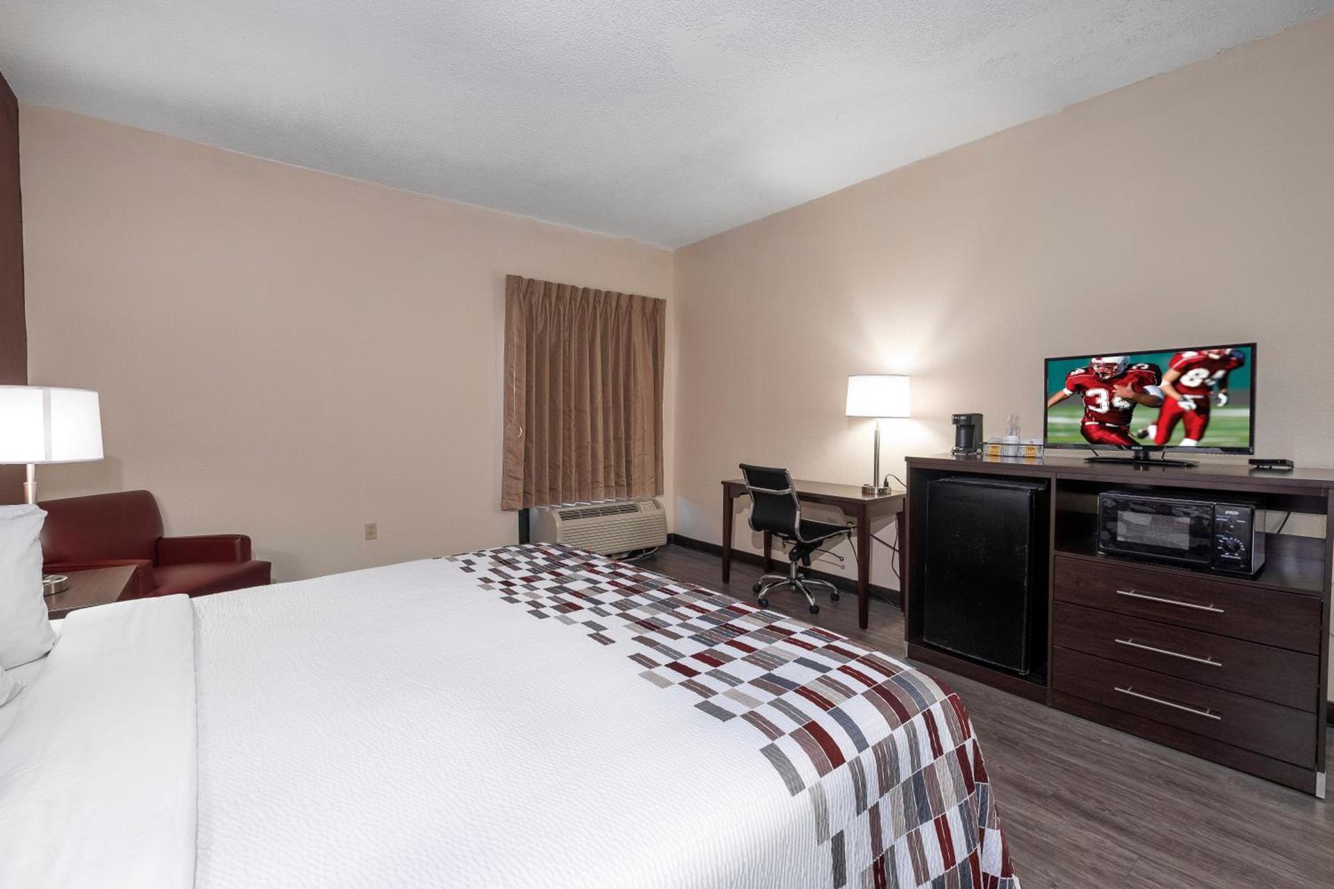 Red Roof Inn Prattville photo 28