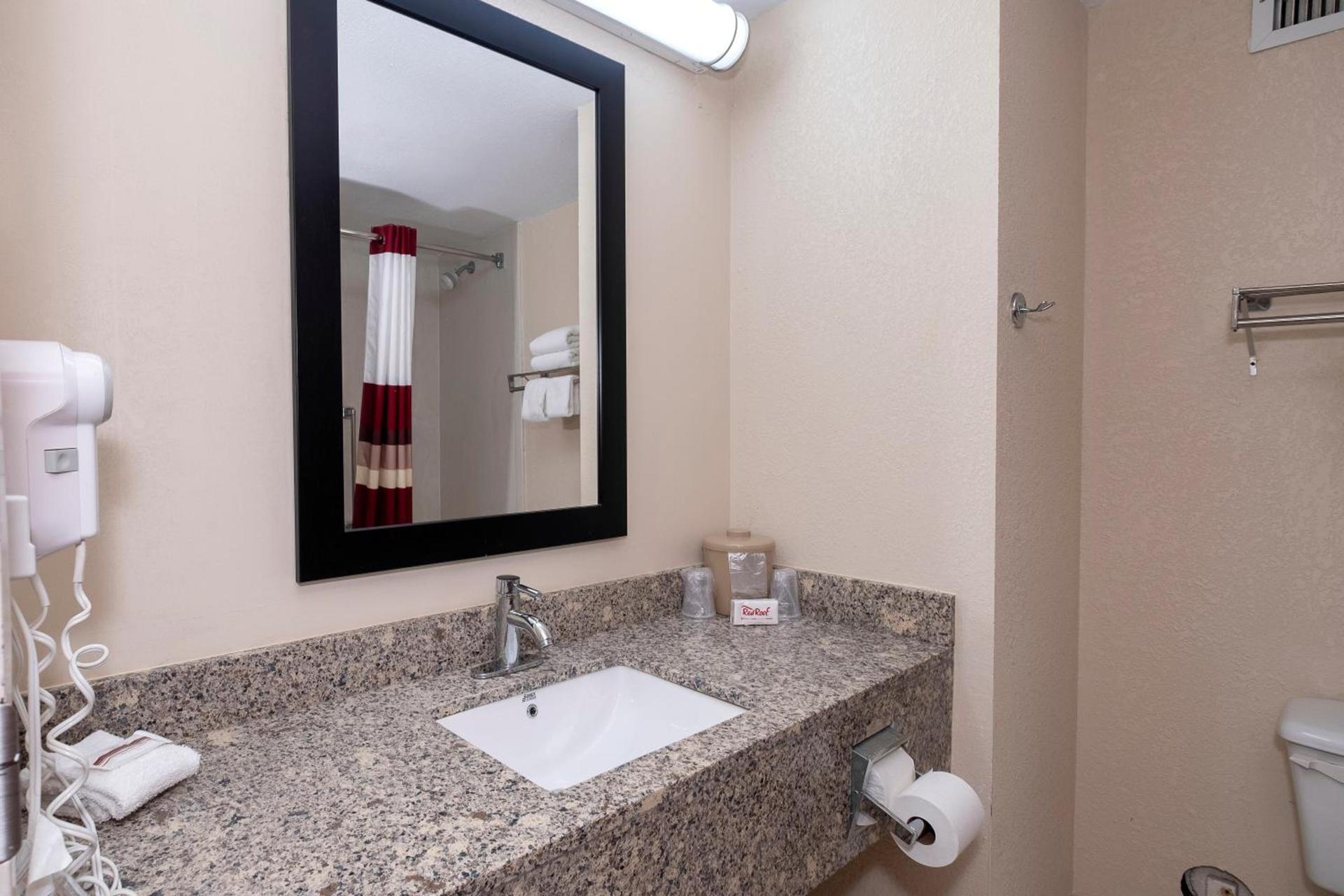 Red Roof Inn Prattville photo 34