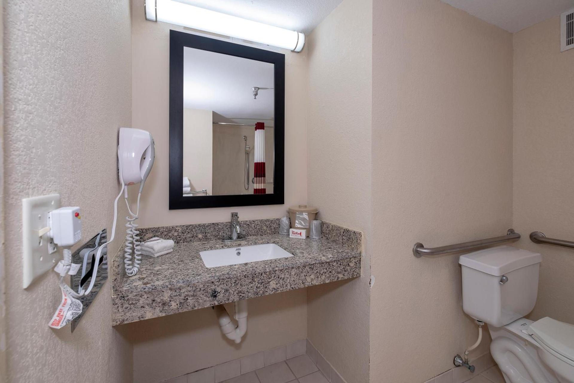 Red Roof Inn Prattville photo 39