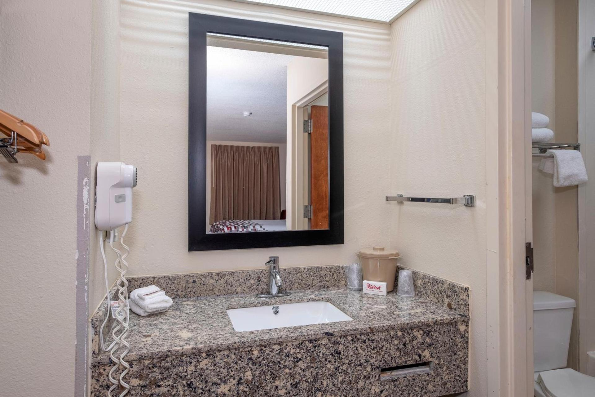 Red Roof Inn Prattville photo 36
