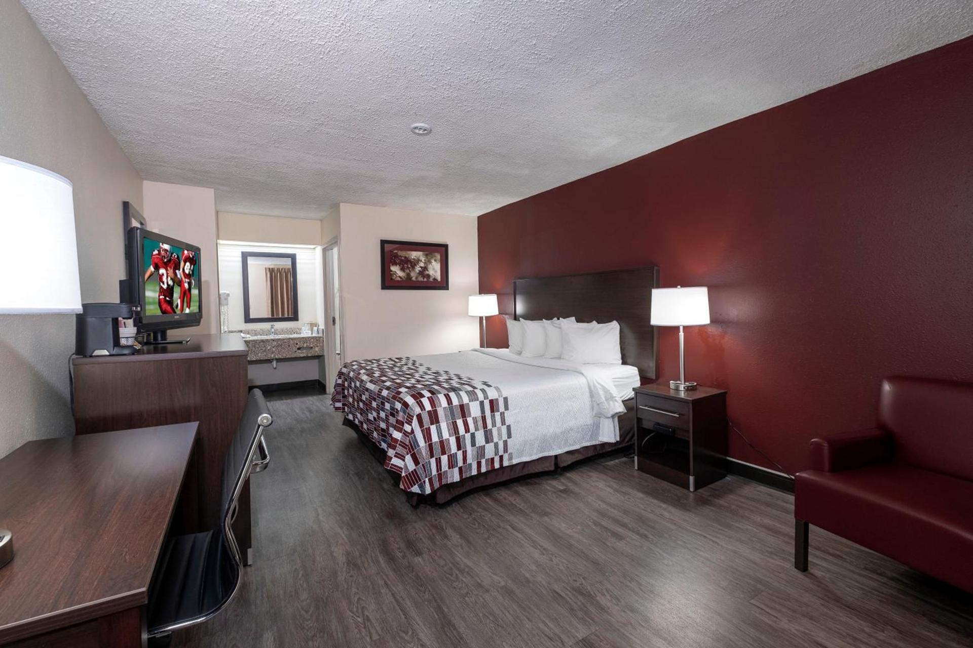 Red Roof Inn Prattville photo 22