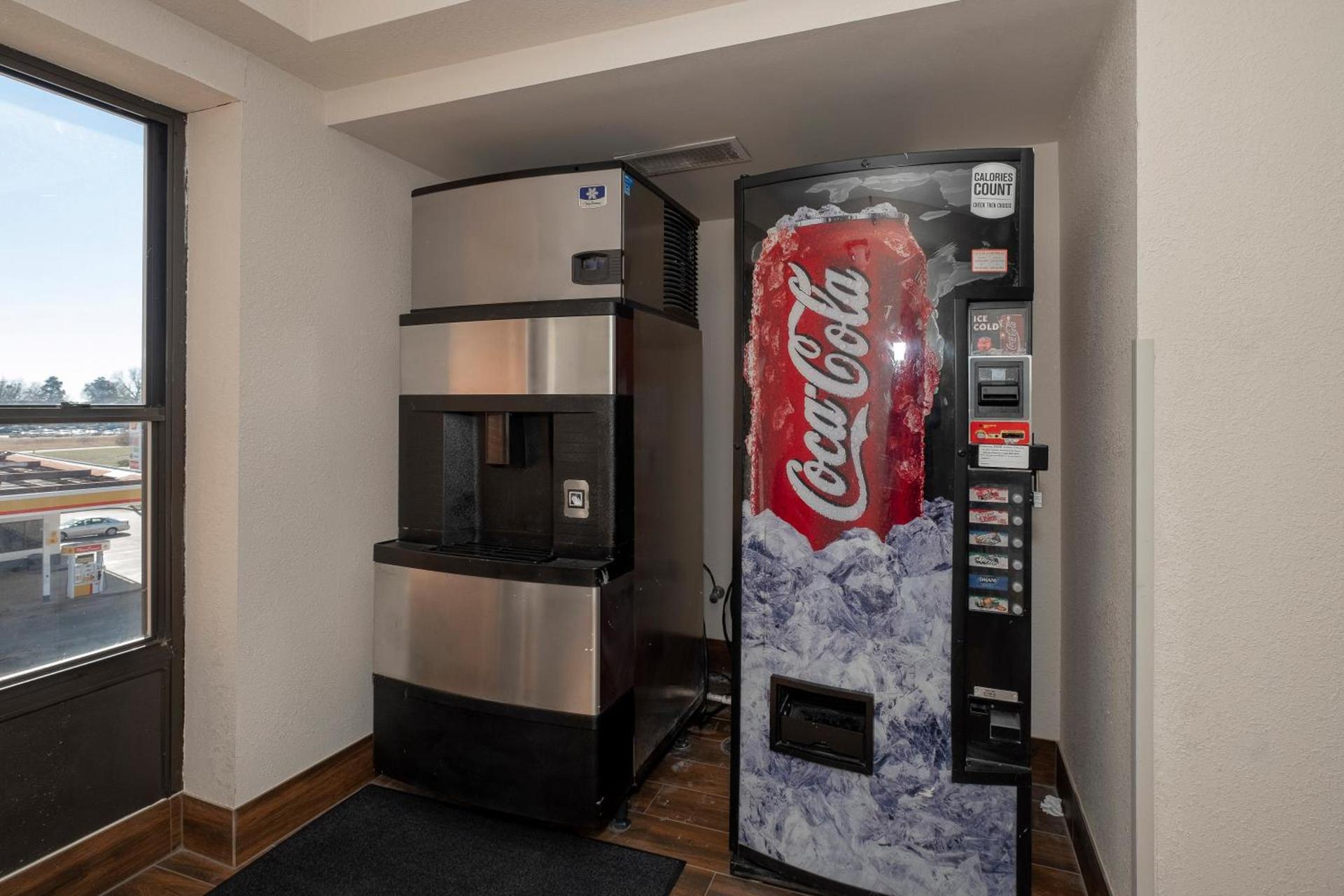 Red Roof Inn Prattville photo 13