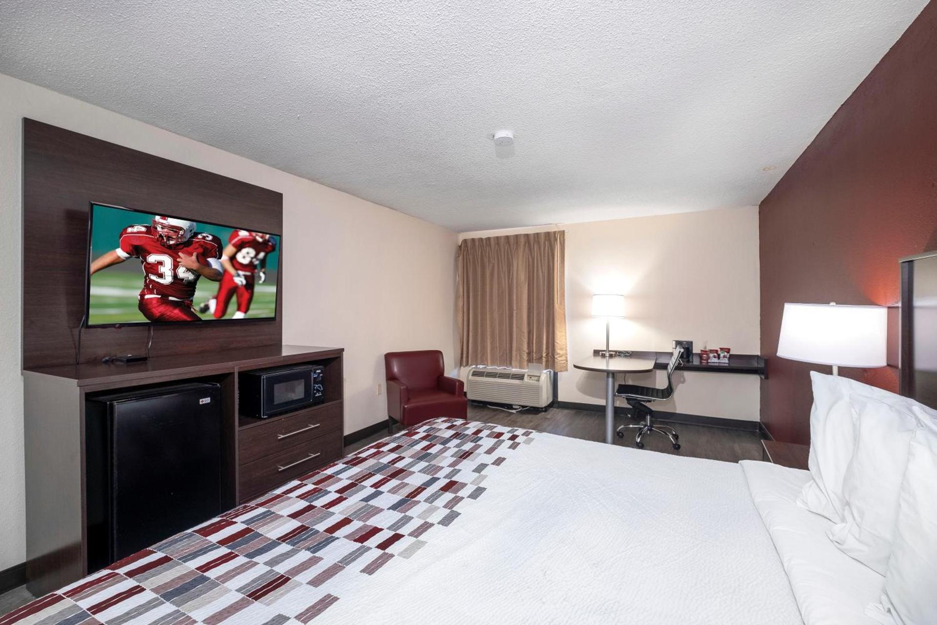 Red Roof Inn Prattville photo 15