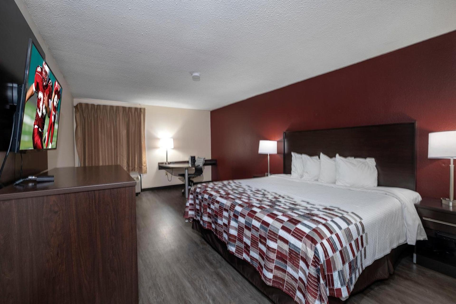 Red Roof Inn Prattville photo 14