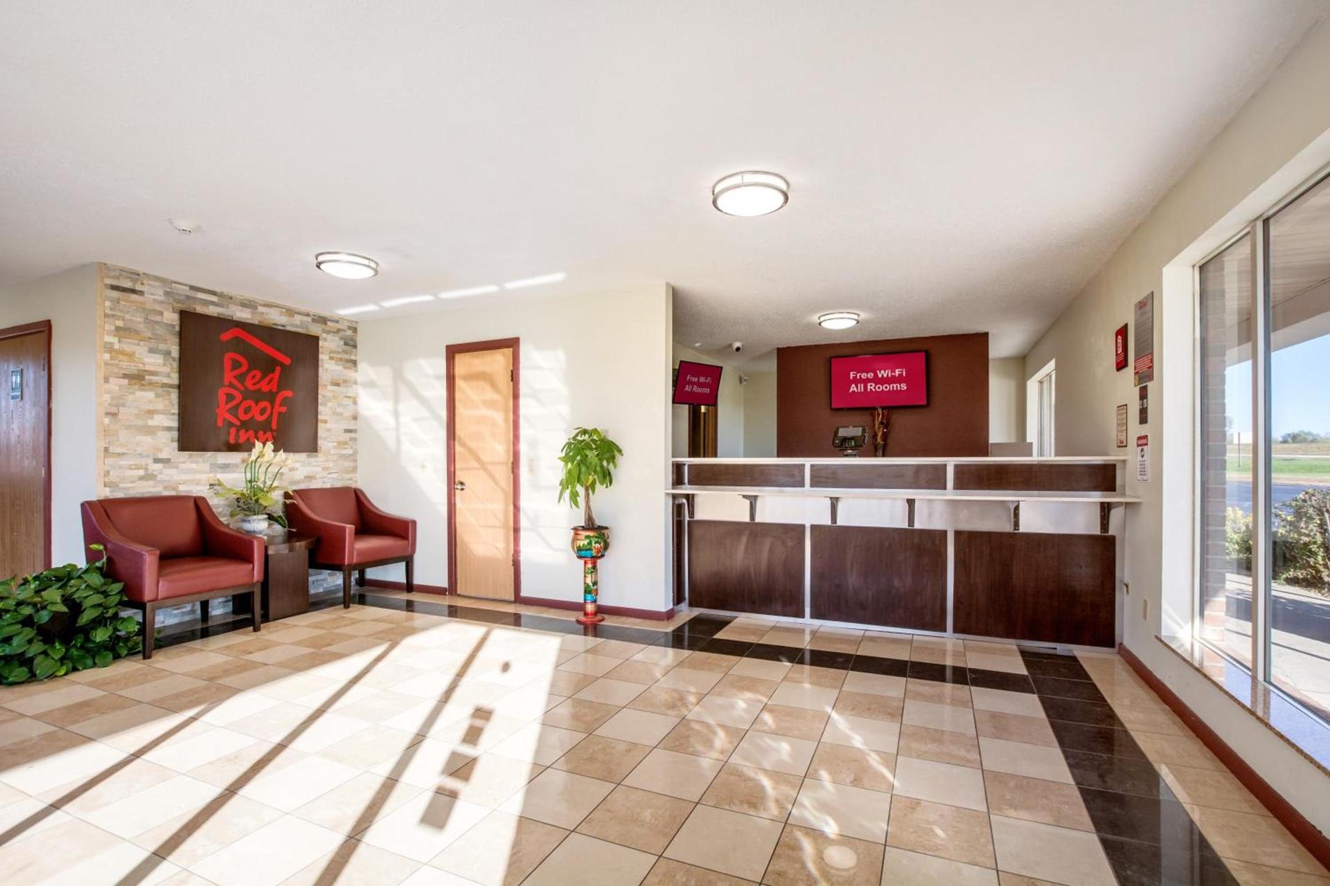 Red Roof Inn Vincennes photo 9