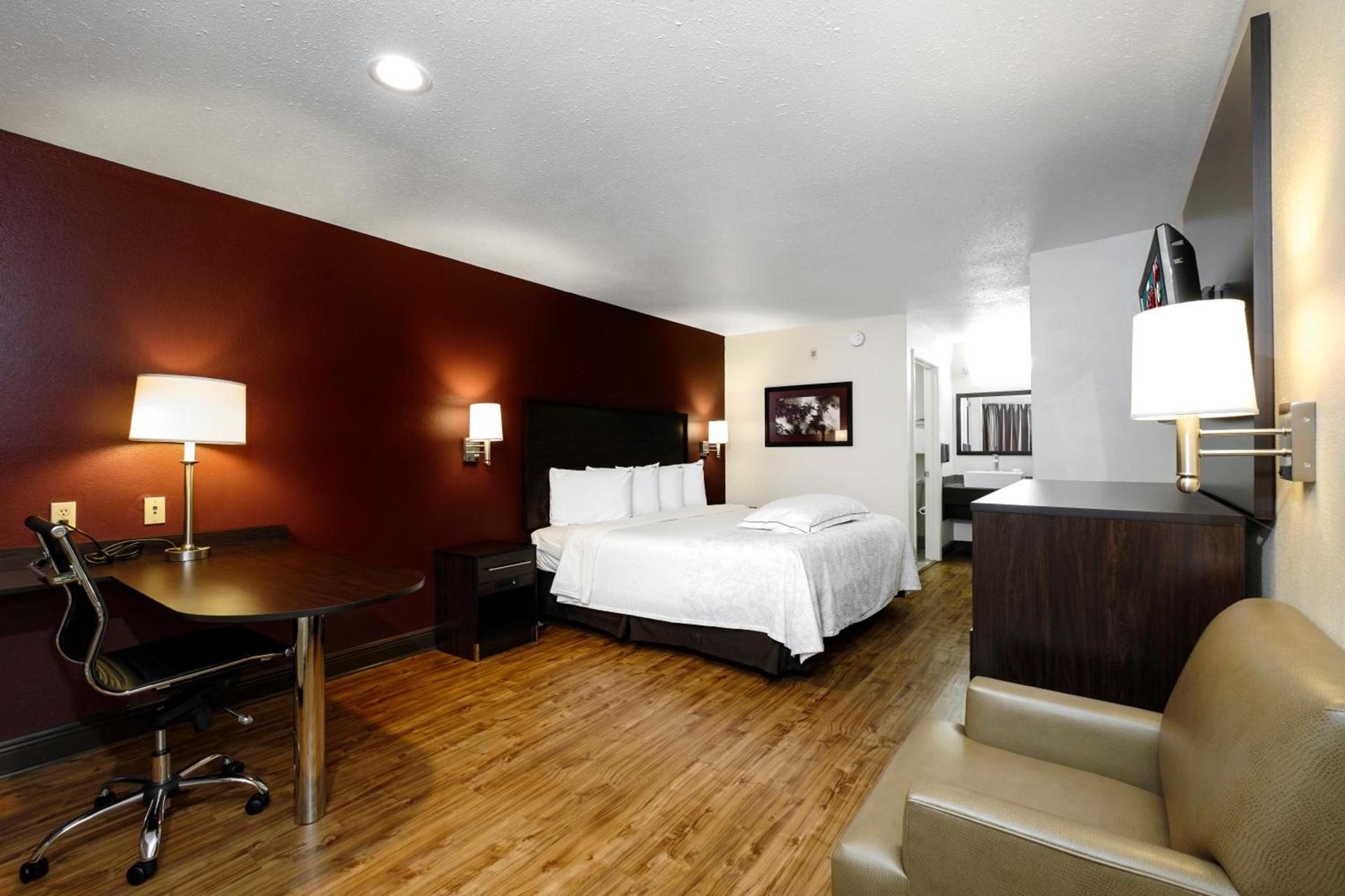 Red Roof Inn PLUS+ Hammond photo 17