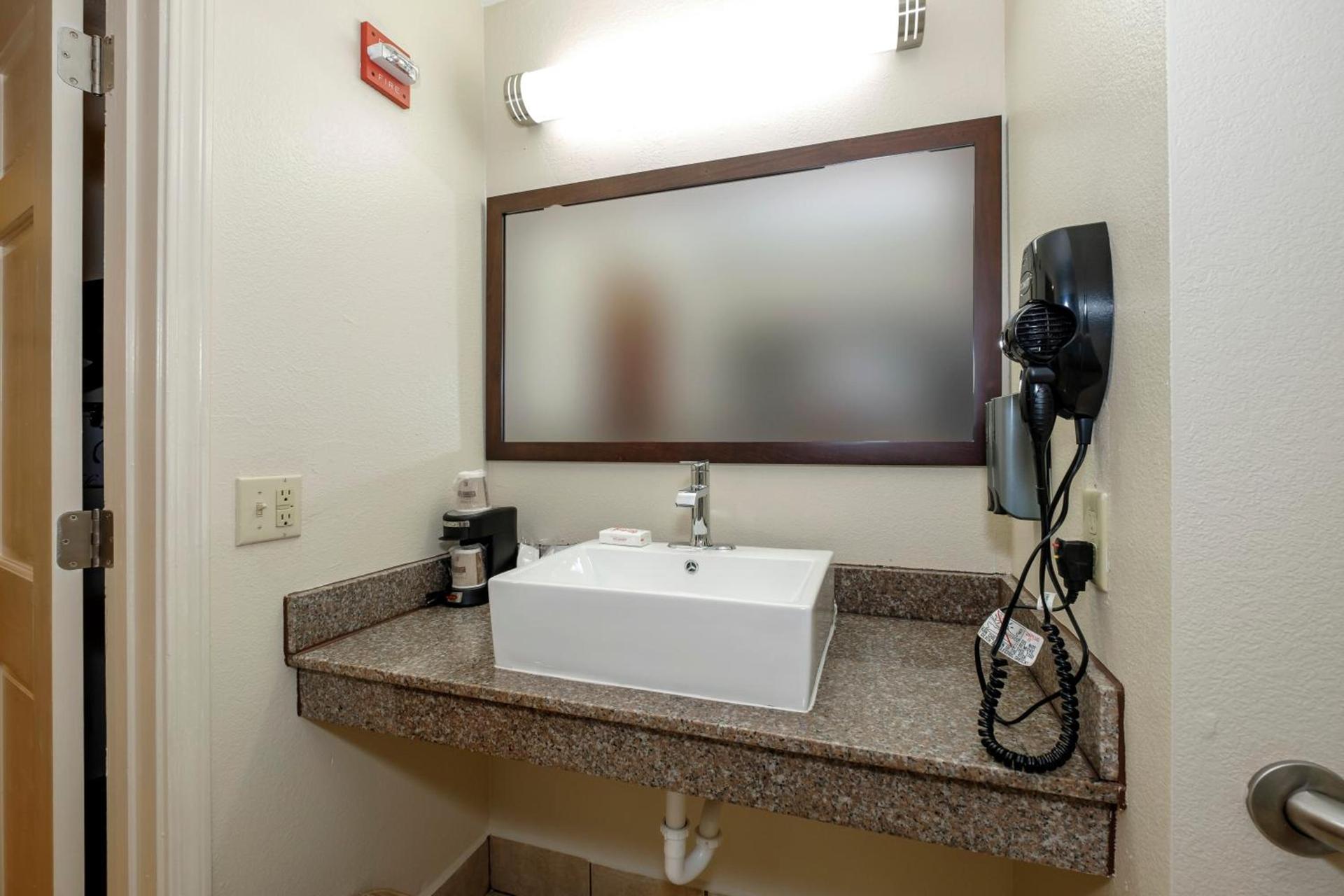 Red Roof Inn PLUS+ Hammond photo 47