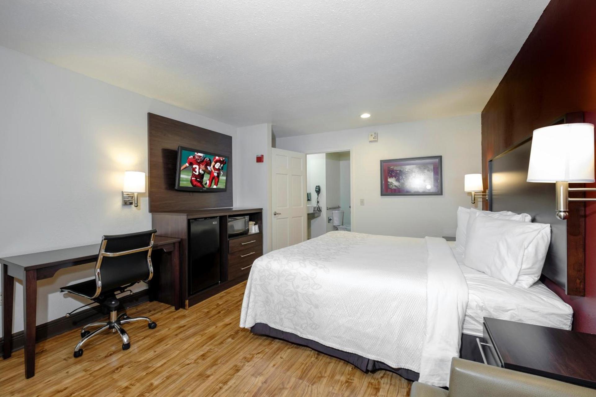 Red Roof Inn PLUS+ Hammond photo 34