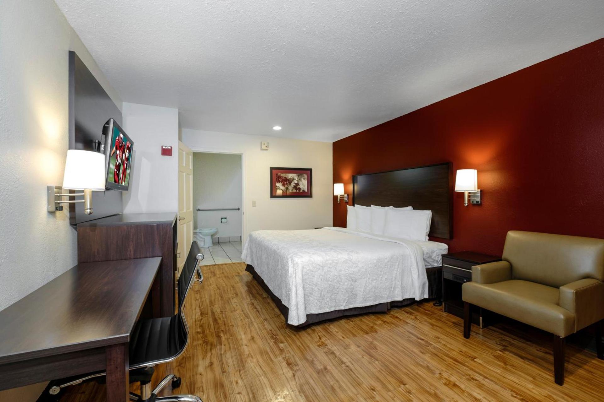 Red Roof Inn PLUS+ Hammond photo 33