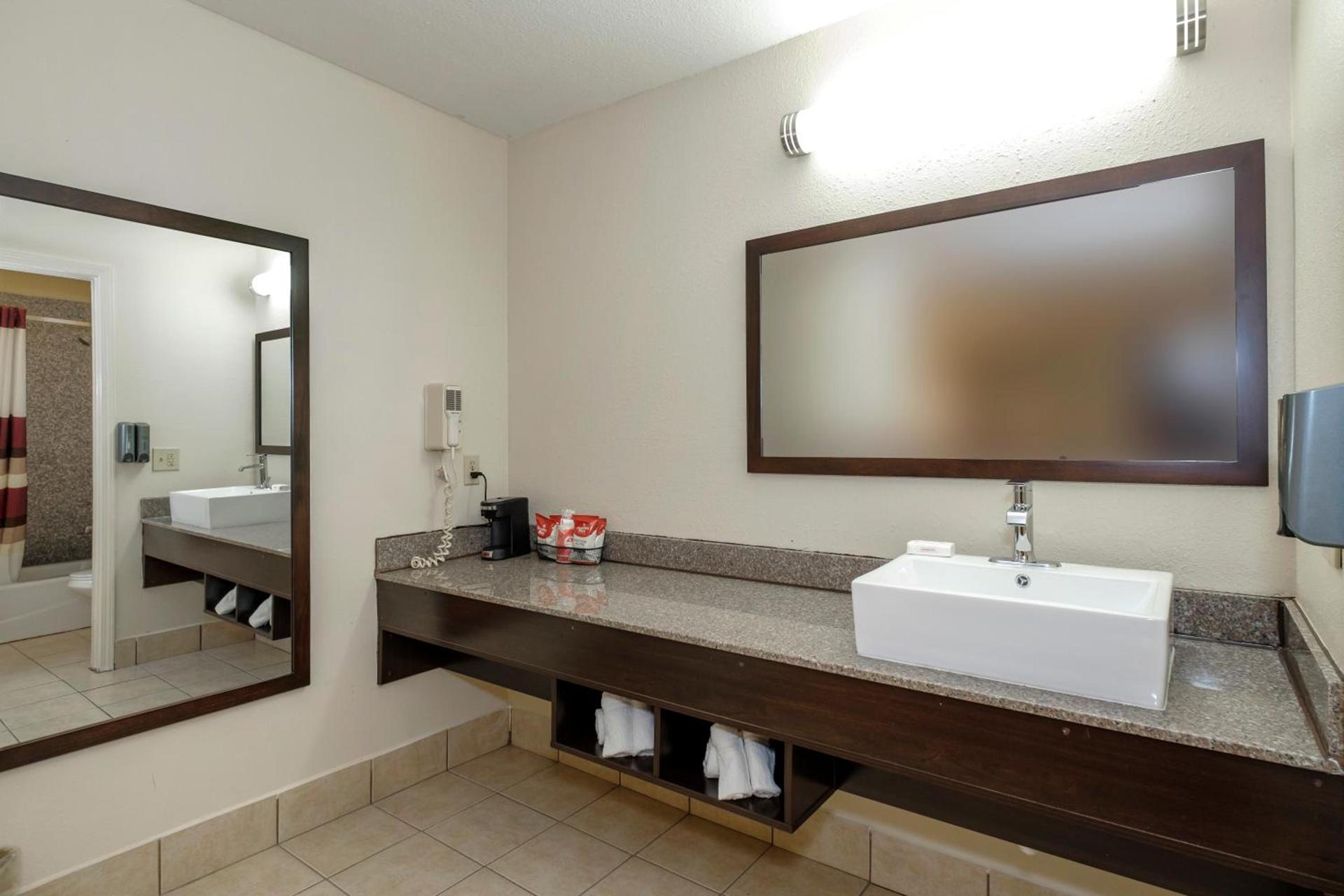 Red Roof Inn PLUS+ Hammond photo 41