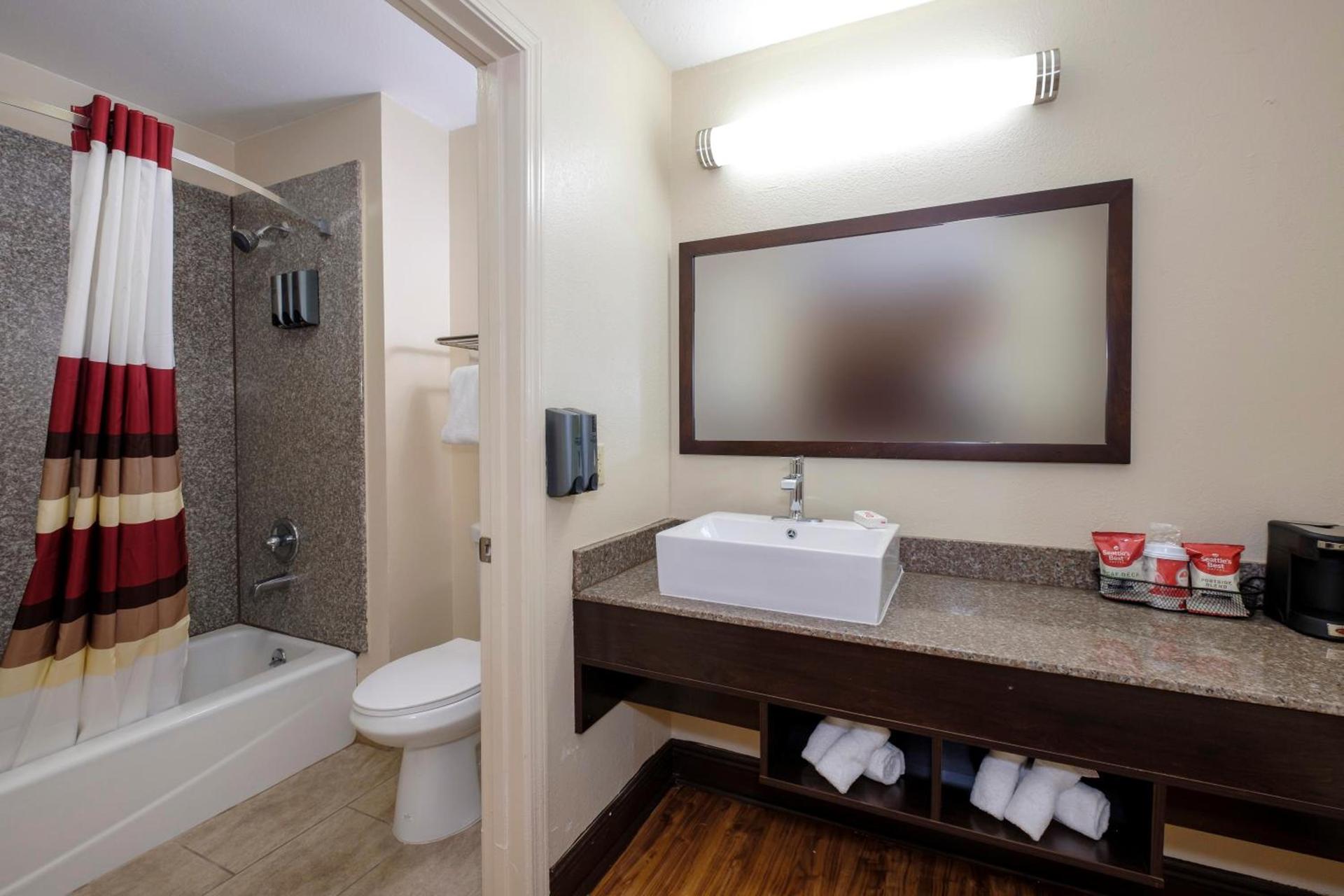 Red Roof Inn PLUS+ Hammond photo 43