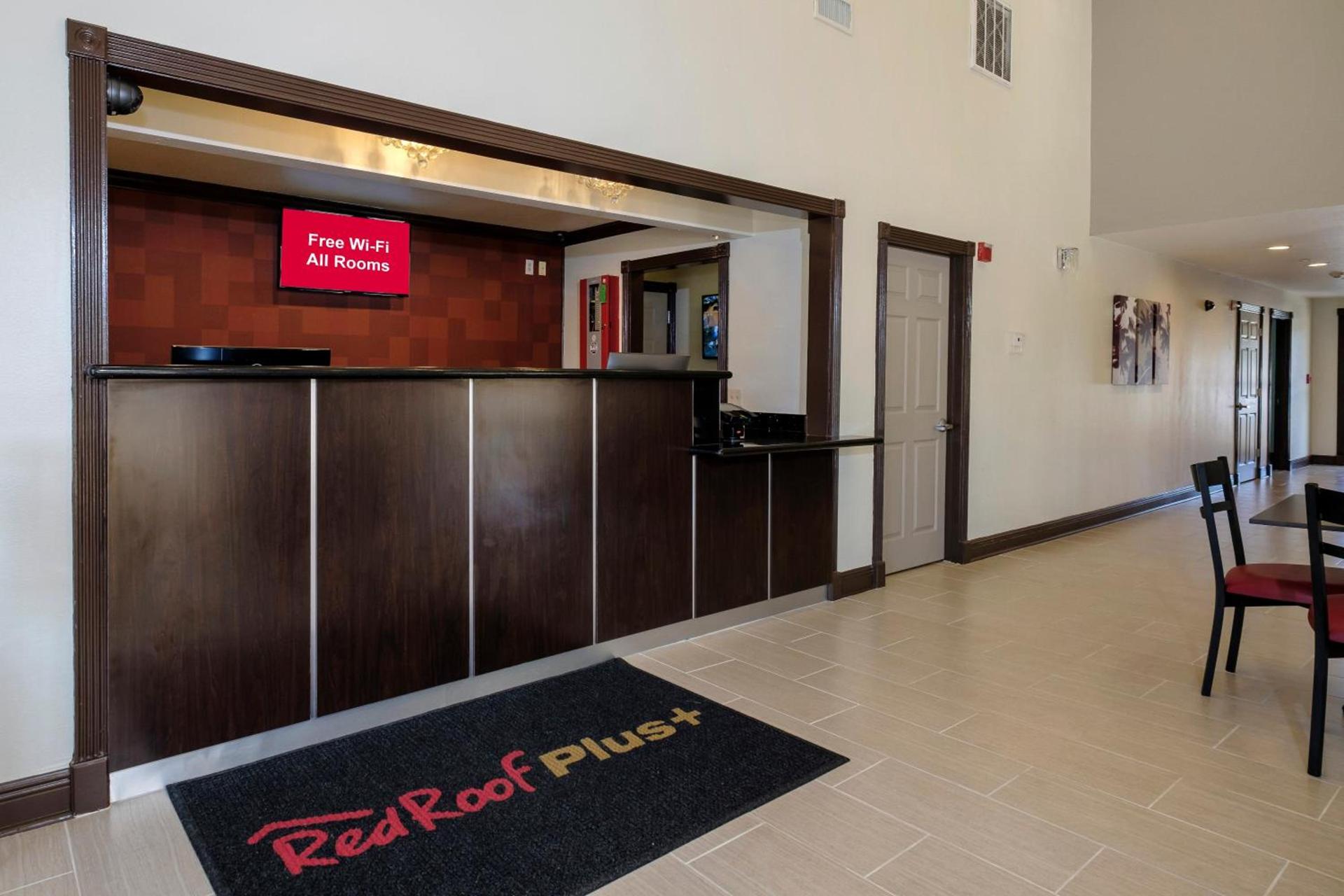 Red Roof Inn PLUS+ Hammond photo 7
